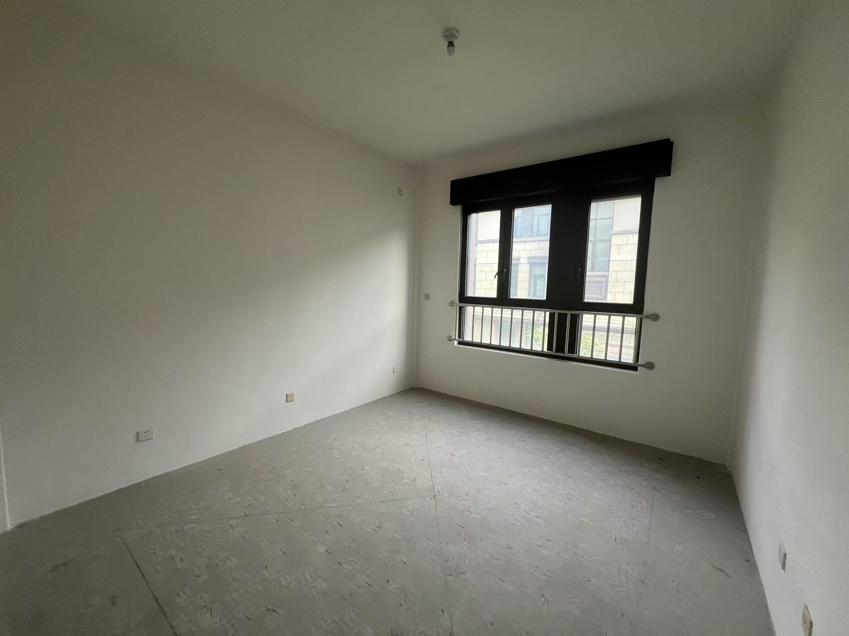 万濠山庄 4室2厅2卫 272.00m&sup2;