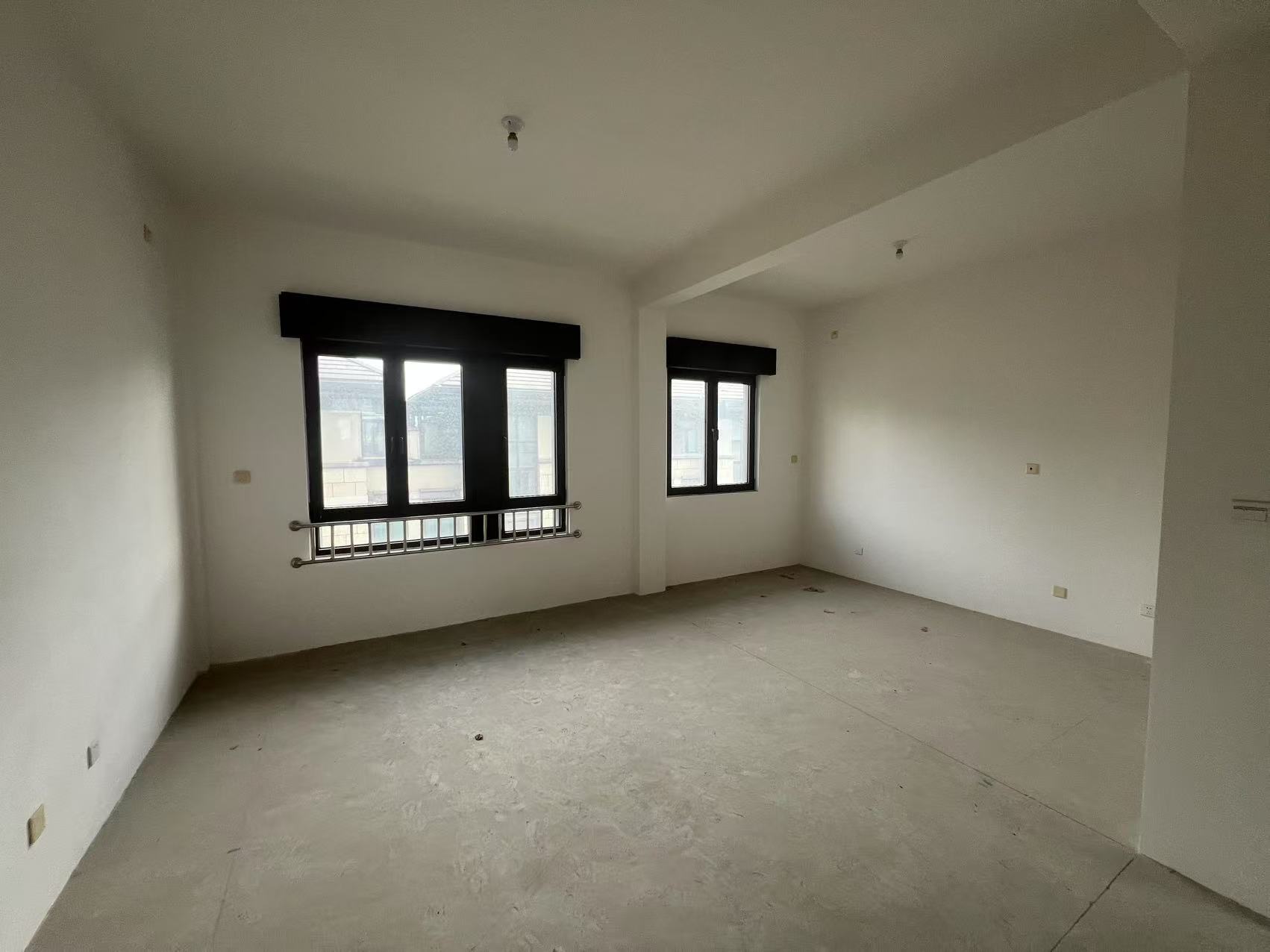 万濠山庄 4室2厅2卫 272.00m&sup2;