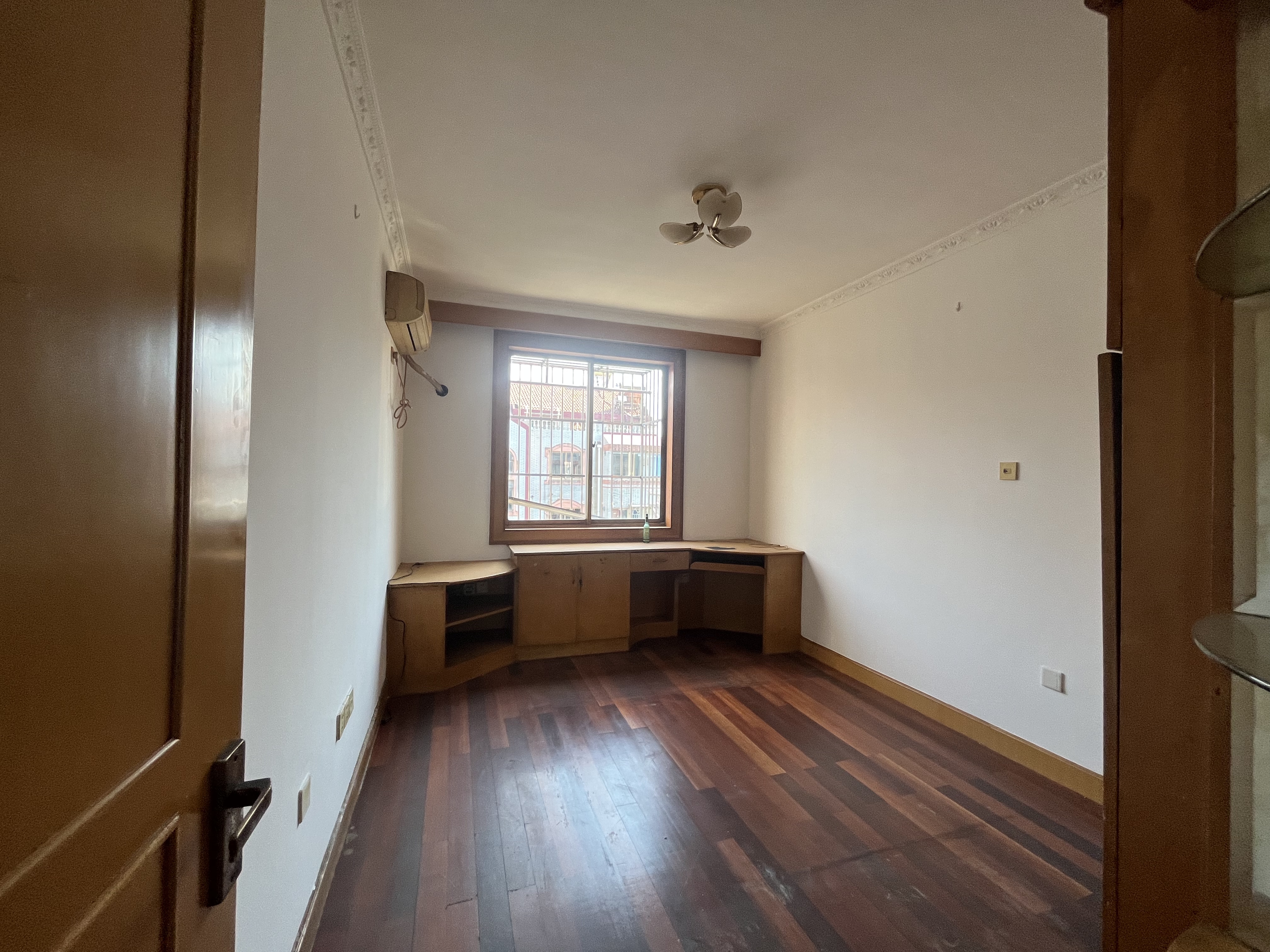 百花军宅苑 6室3厅2卫 120.81m&sup2;