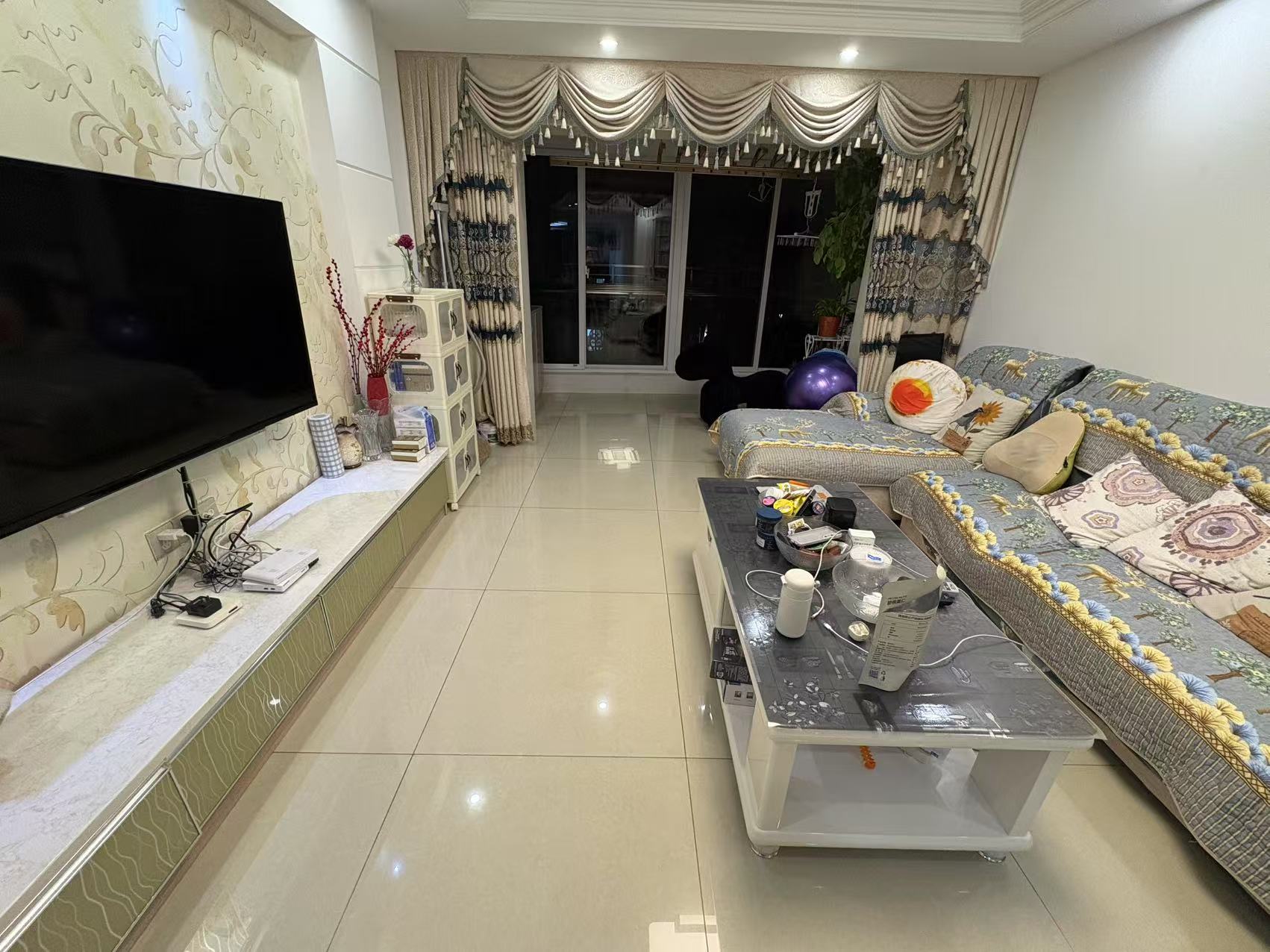 虹景园 3室2厅2卫 130.76m&sup2;