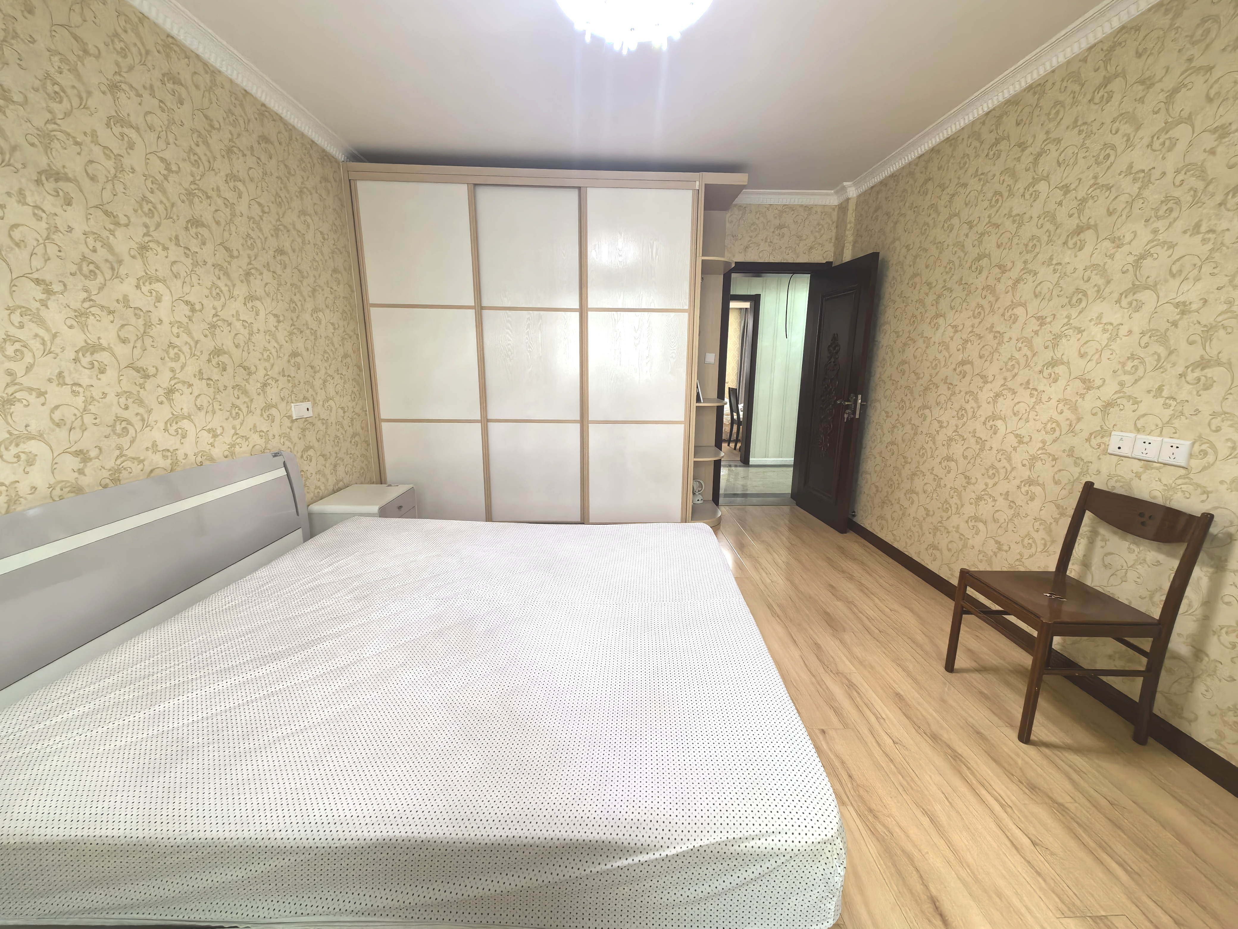 盛唐公寓 3室2厅2卫 144.57m&sup2;