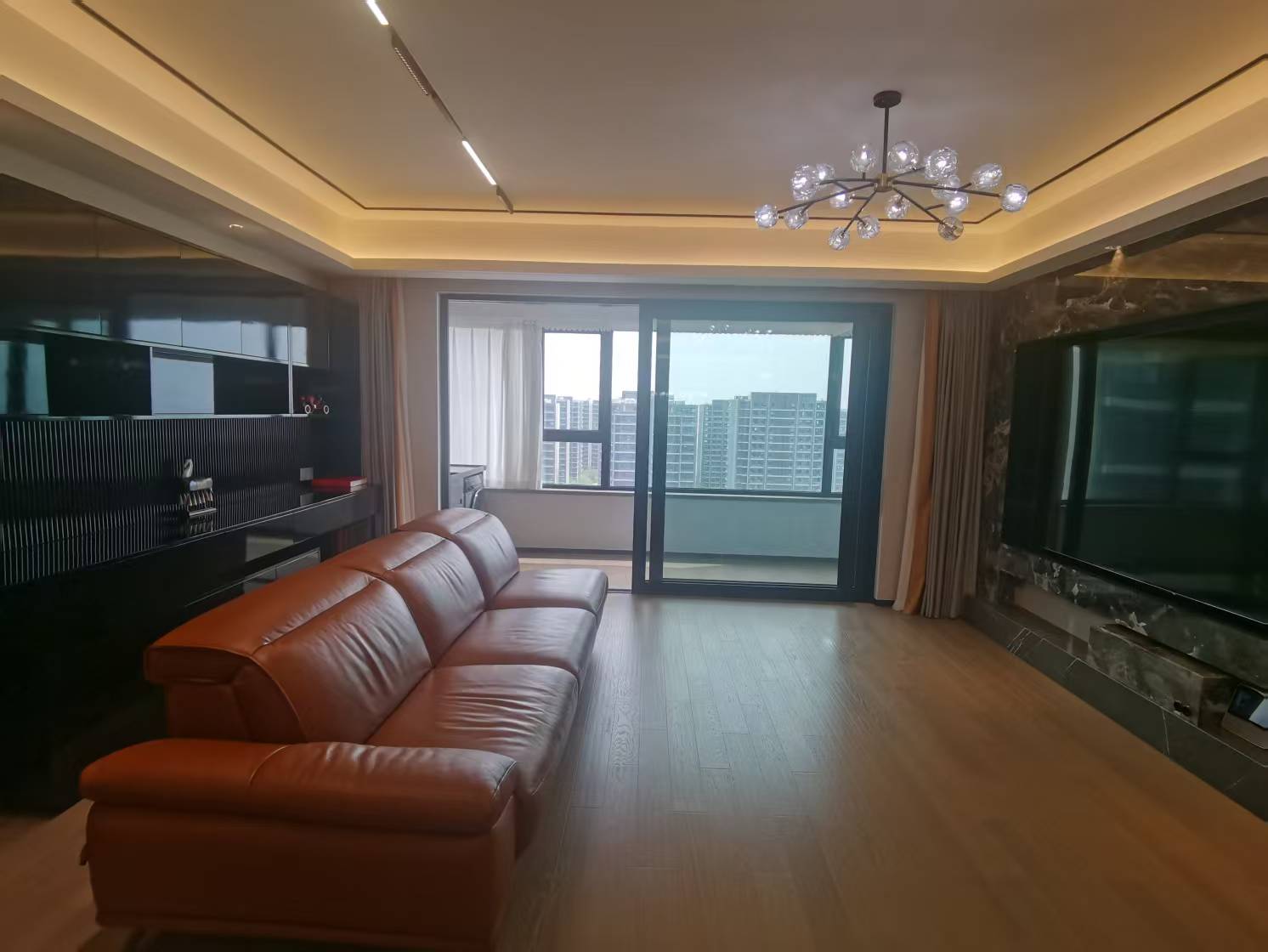 滨江道静园 3室2厅2卫 127m&sup2;