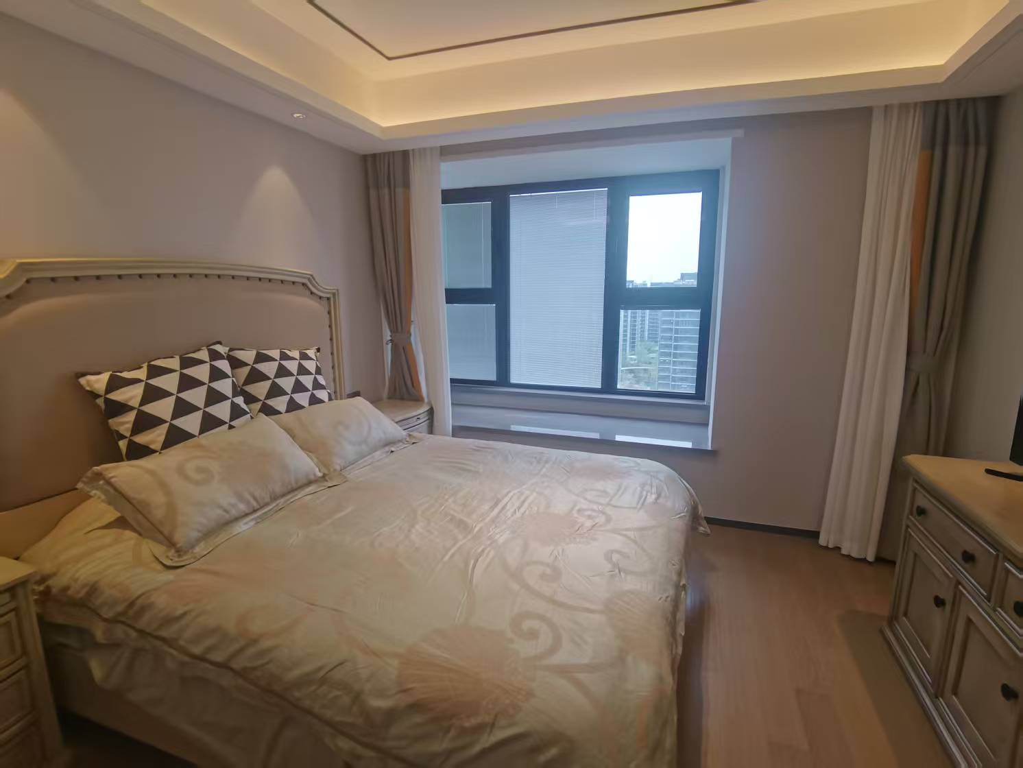 滨江道静园 3室2厅2卫 127m&sup2;
