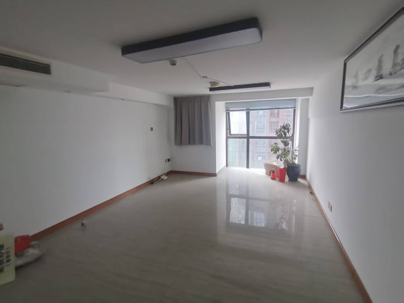 恒隆国际 2室1厅1卫 70m&sup2;