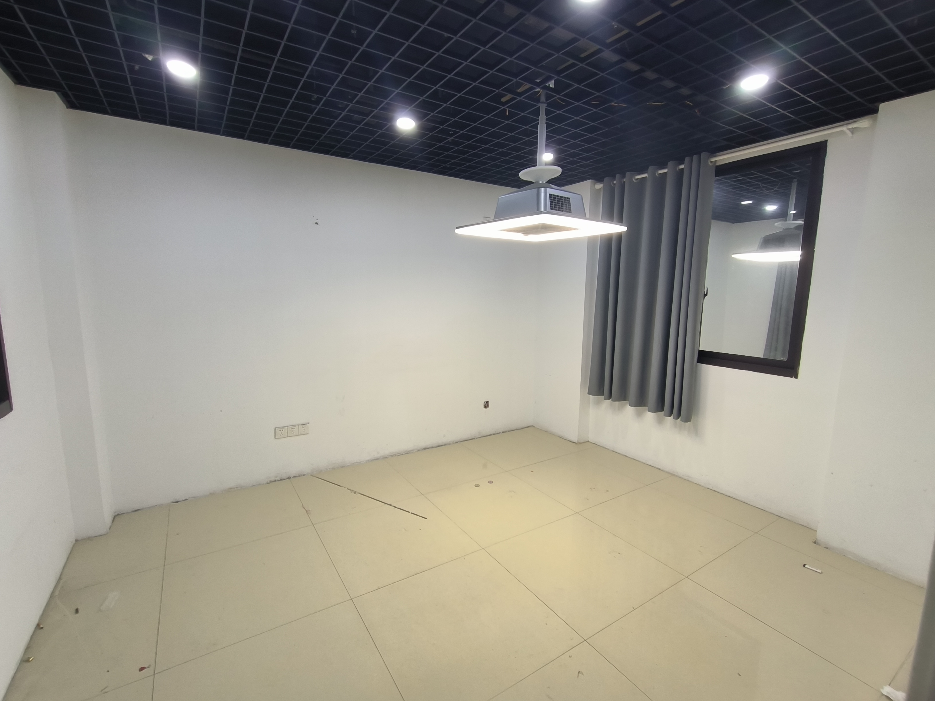 颐景苑 1室1厅1卫 180m&sup2;