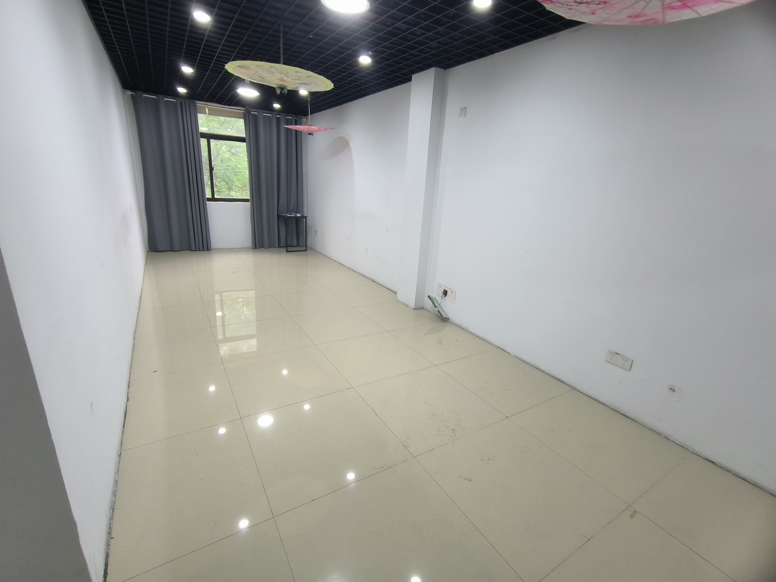 颐景苑 1室1厅1卫 180m&sup2;