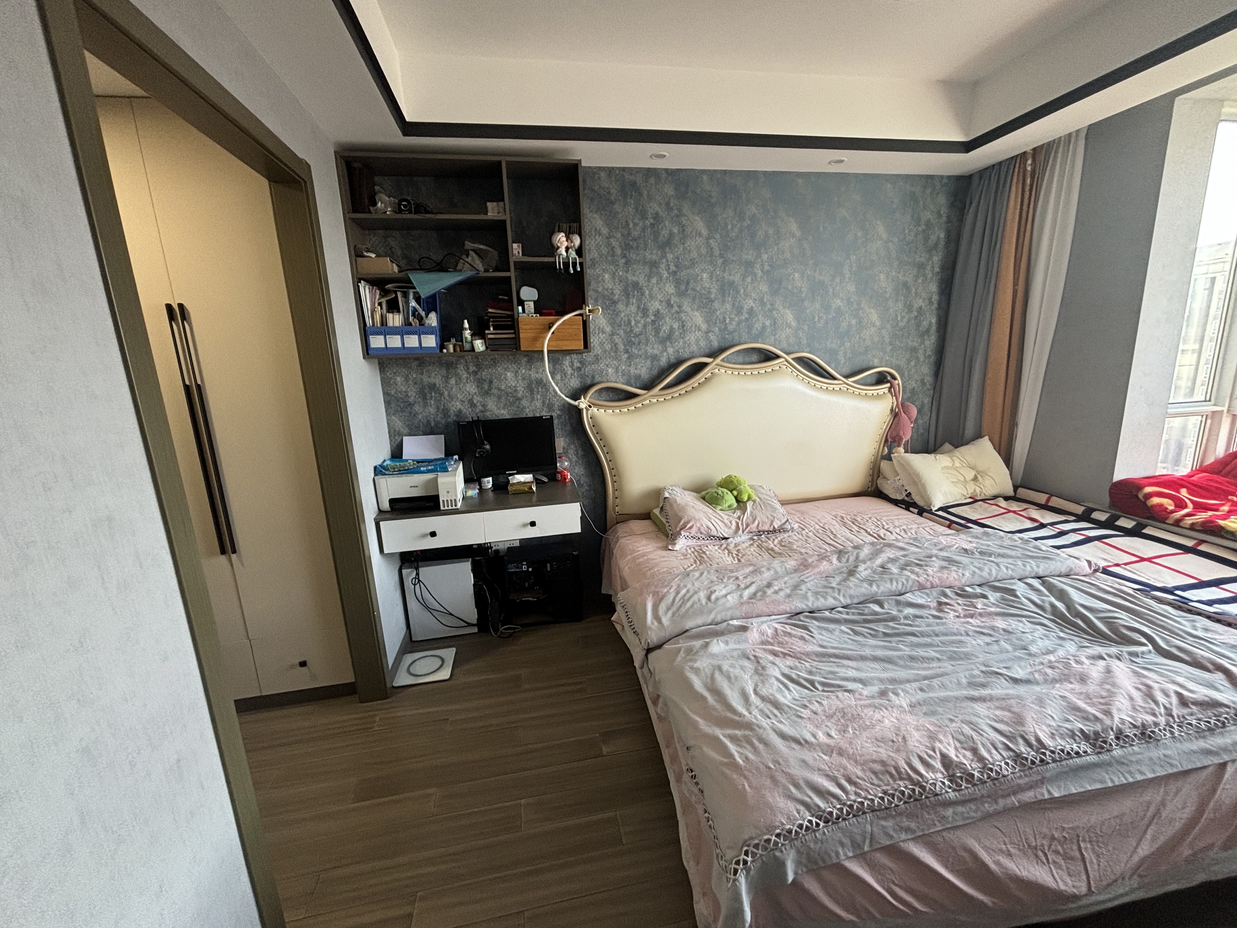 天霞苑 3室2厅2卫 137m&sup2;