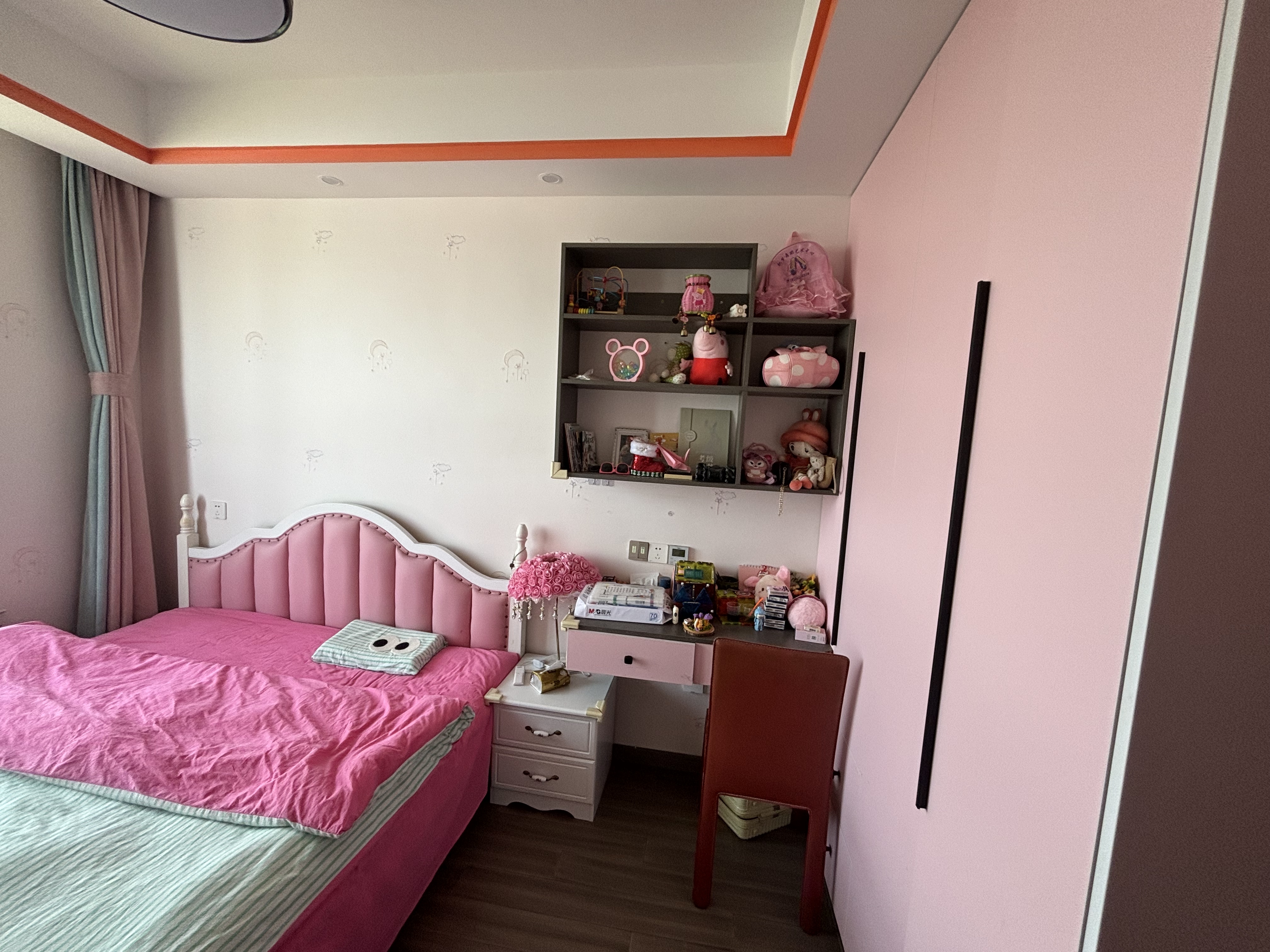 天霞苑 3室2厅2卫 137m&sup2;
