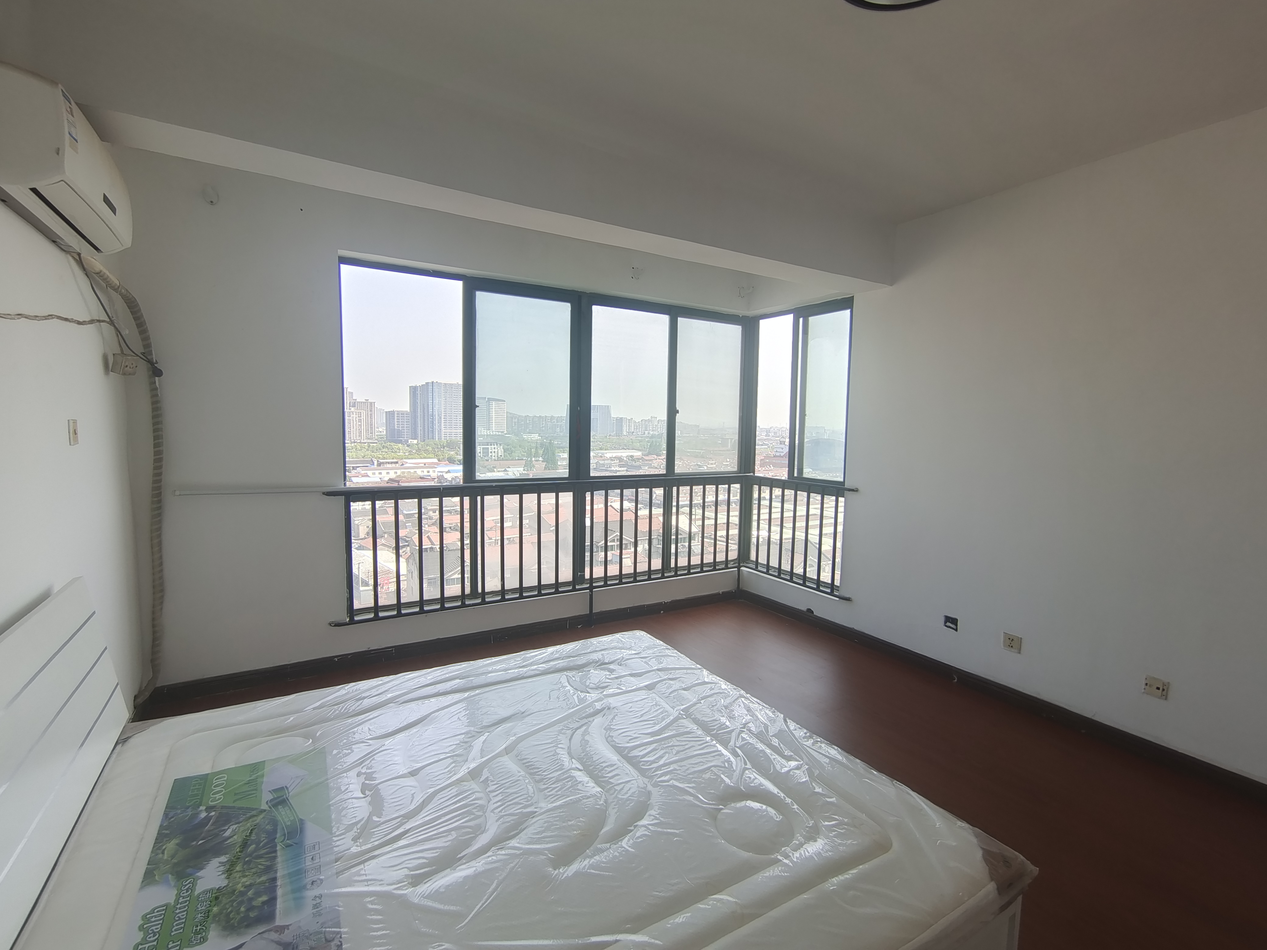 南方公寓 4室1厅1卫 147.00m&sup2;