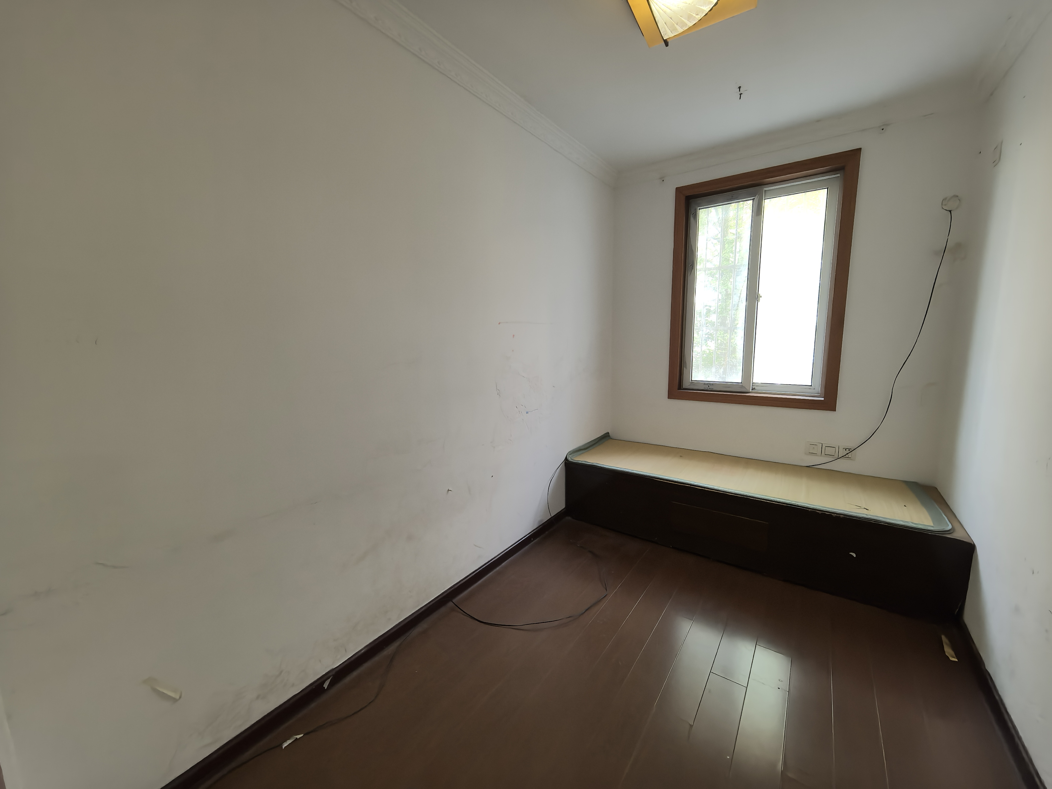 金辉花园 2室2厅1卫 93m&sup2;