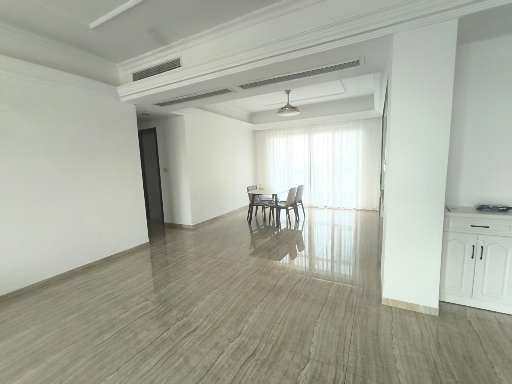 碧桂园时代悦城 5室2厅2卫 270.00m&sup2;