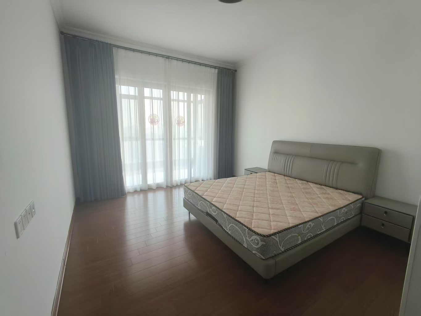 碧桂园时代悦城 5室2厅2卫 270.00m&sup2;