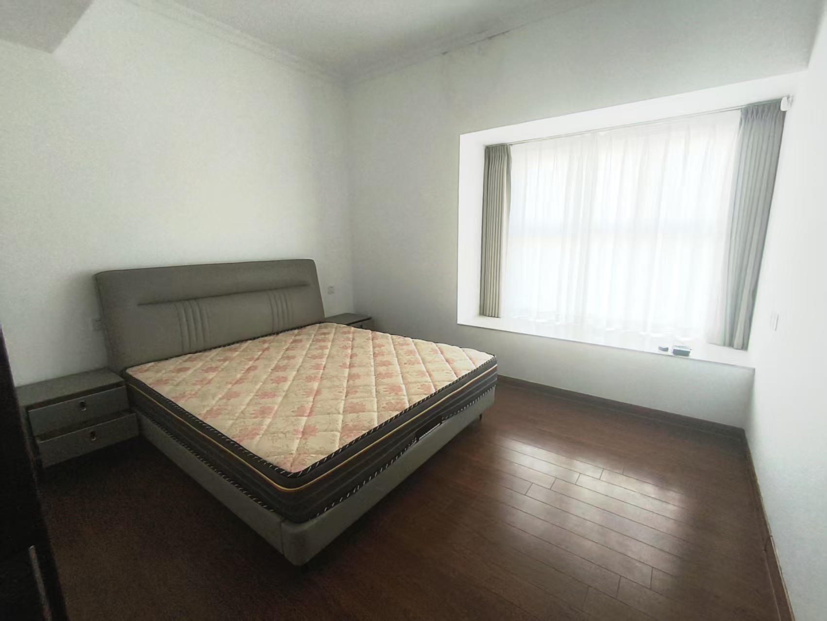 碧桂园时代悦城 5室2厅2卫 270.00m&sup2;