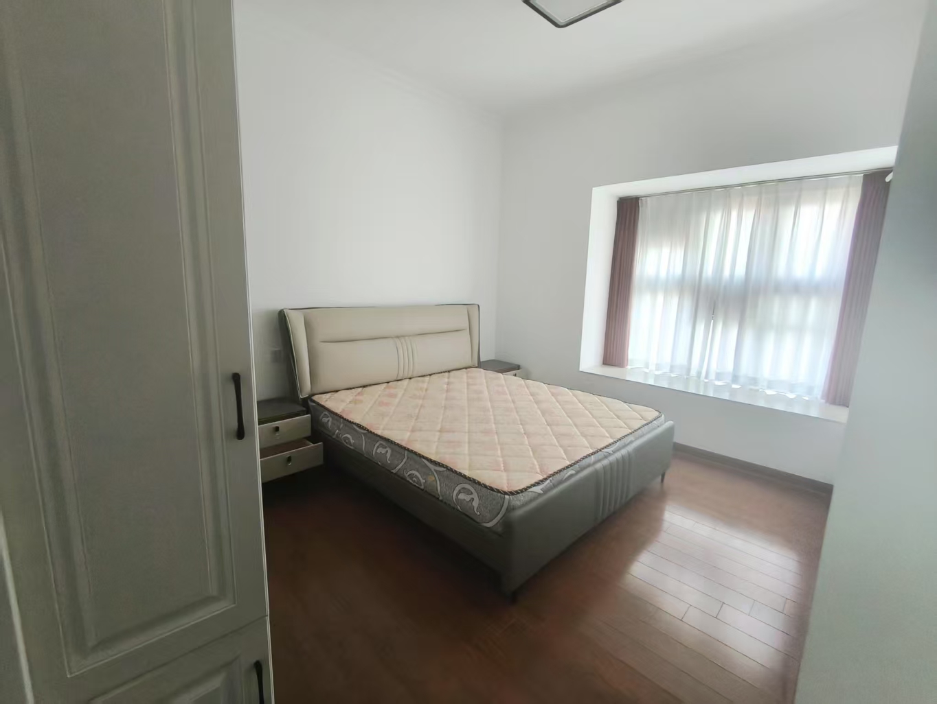 碧桂园时代悦城 5室2厅2卫 270.00m&sup2;