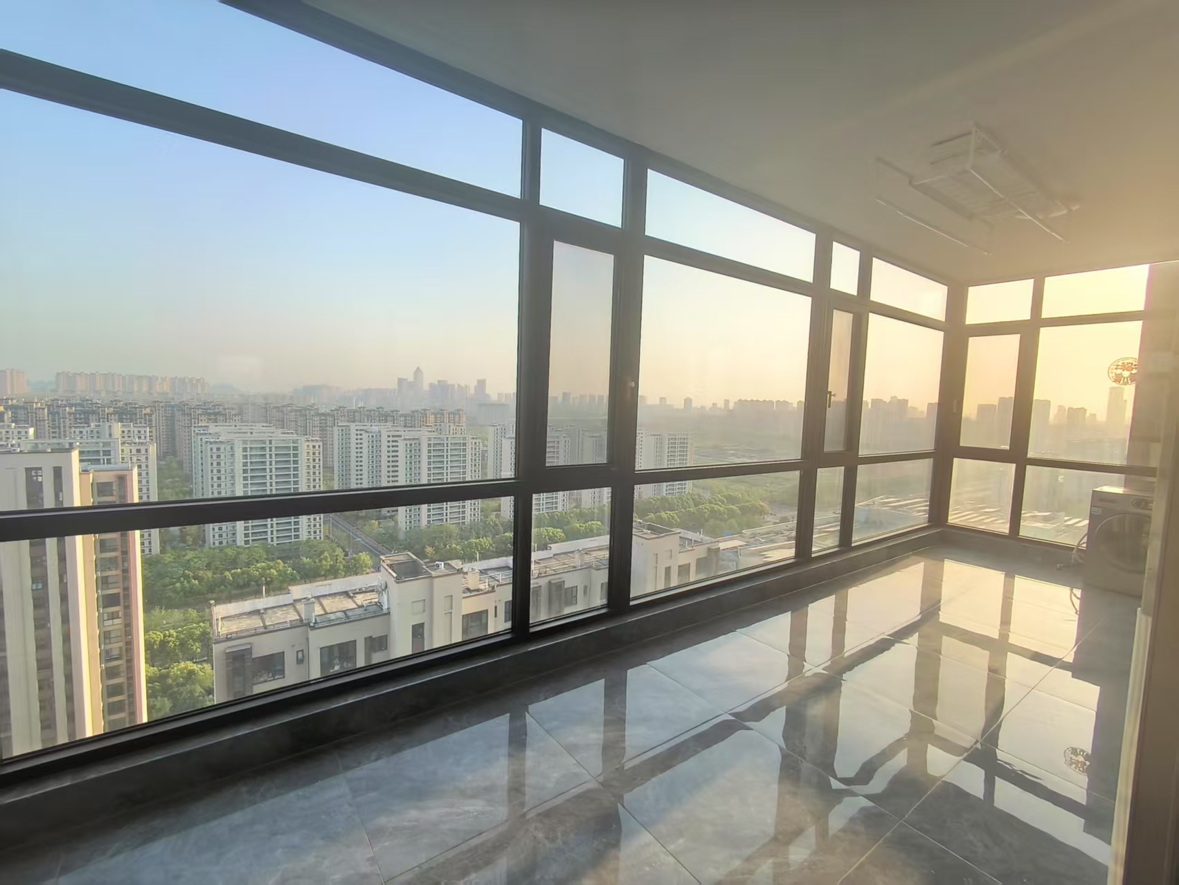 碧桂园时代悦城 5室2厅2卫 270.00m&sup2;