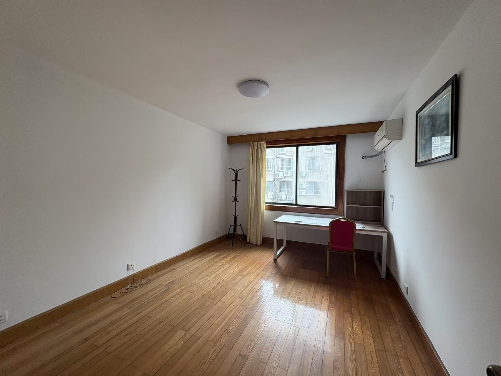 银花苑 3室1厅1卫 107m&sup2;