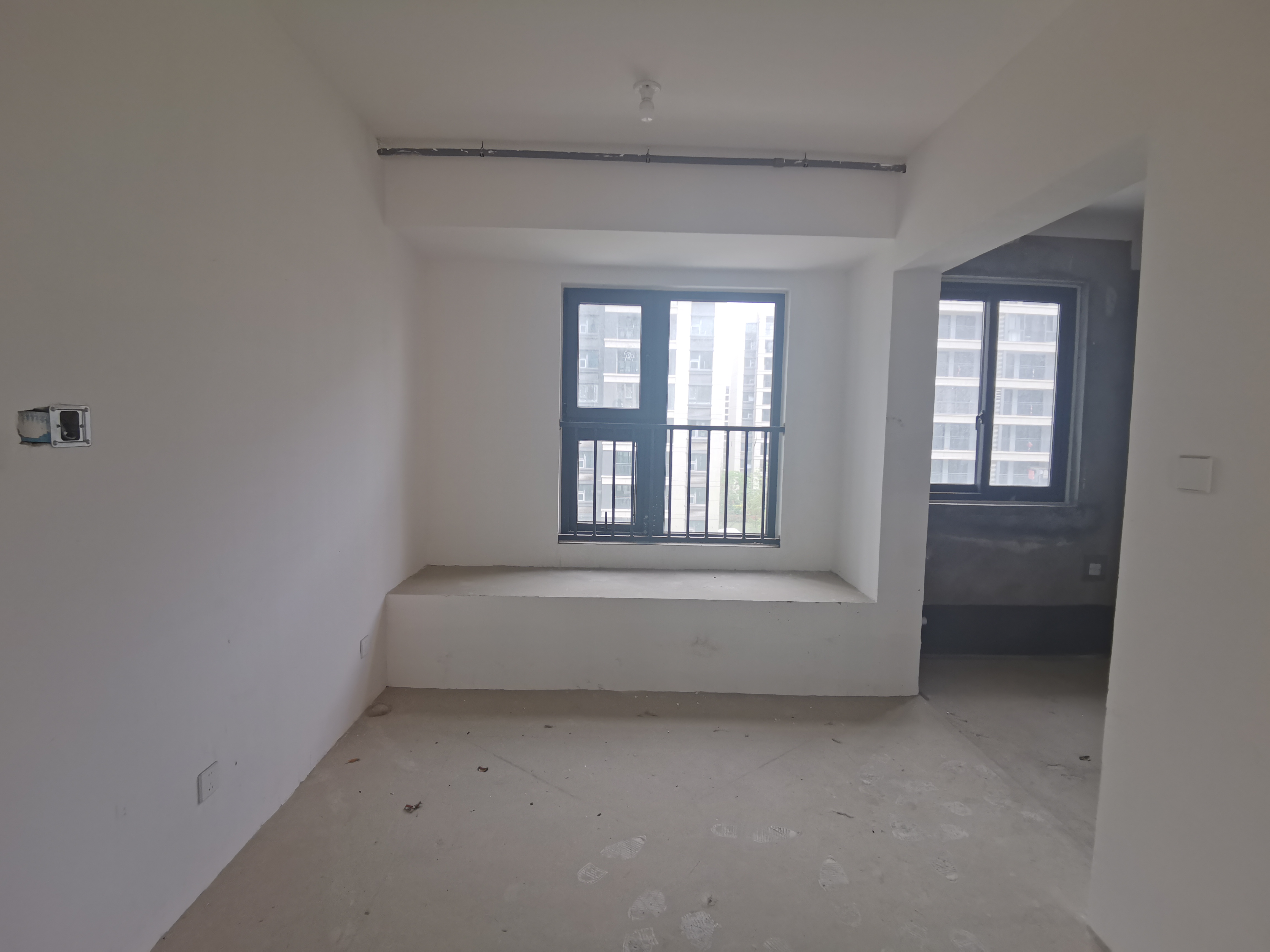 东时区 4室2厅2卫 114m²