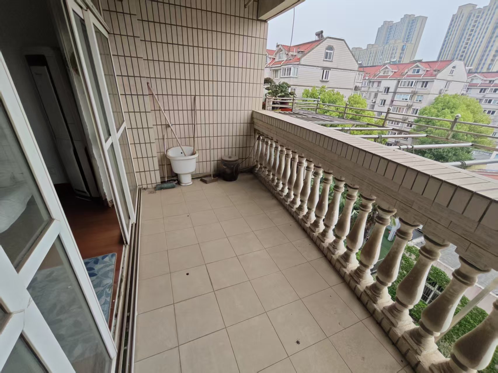 朝晖花园 3室2厅2卫 160m&sup2;