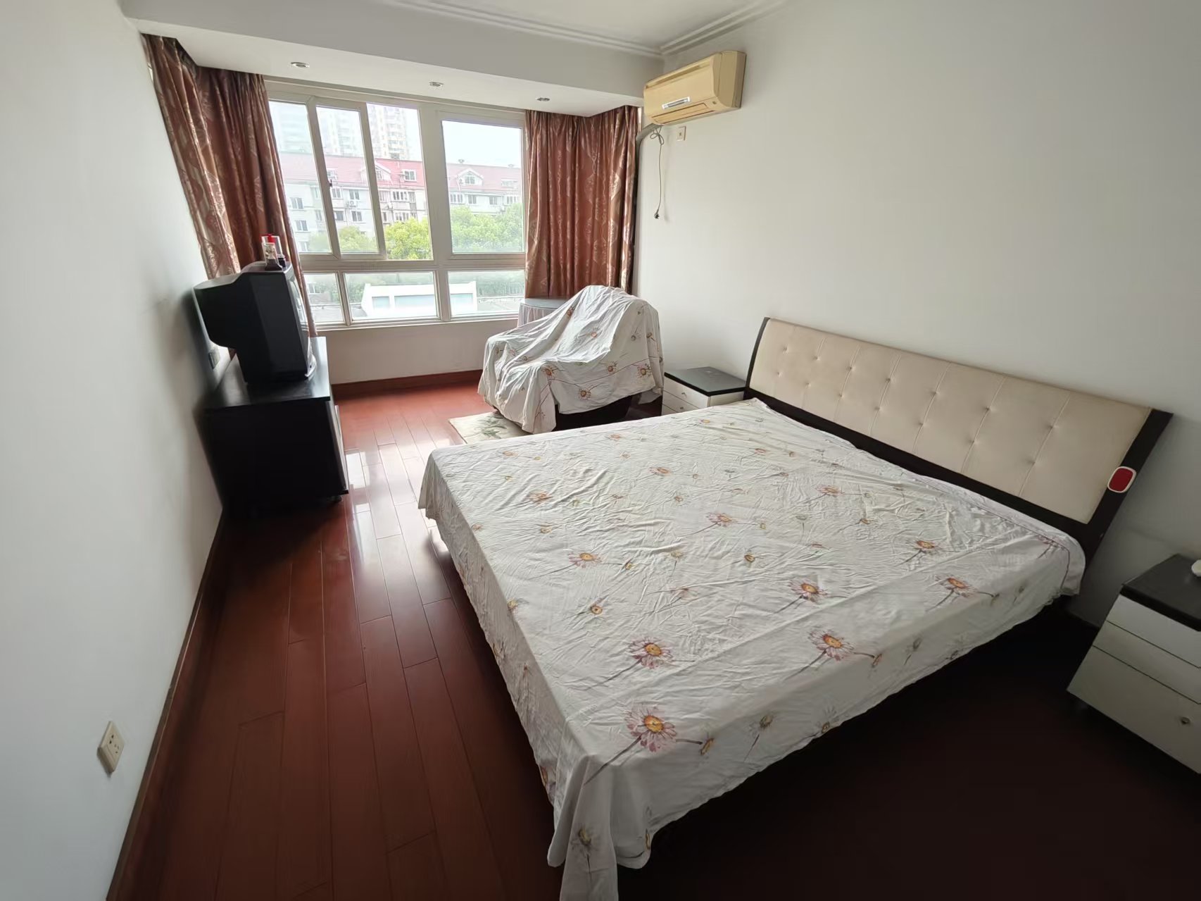 朝晖花园 3室2厅2卫 160m&sup2;