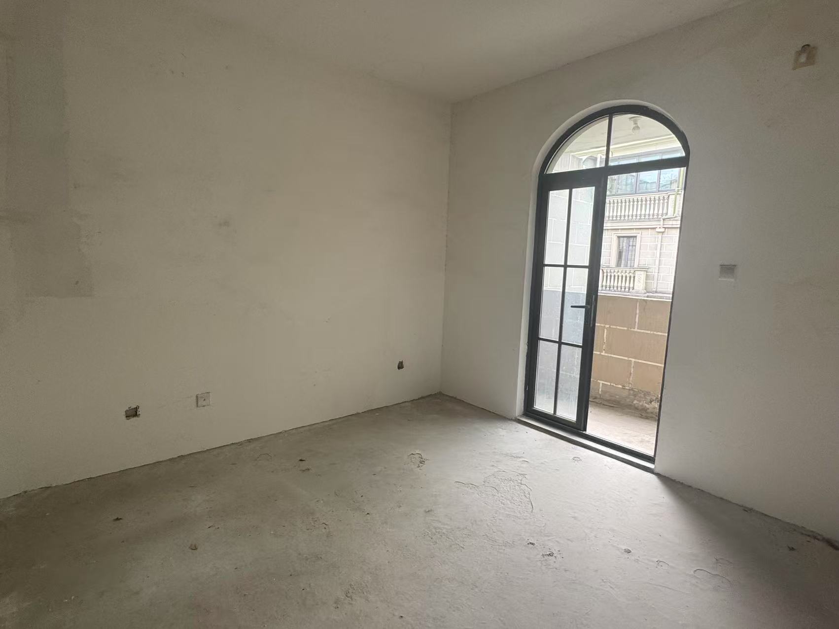 罗福宫 5室2厅4卫 394.59m&sup2;
