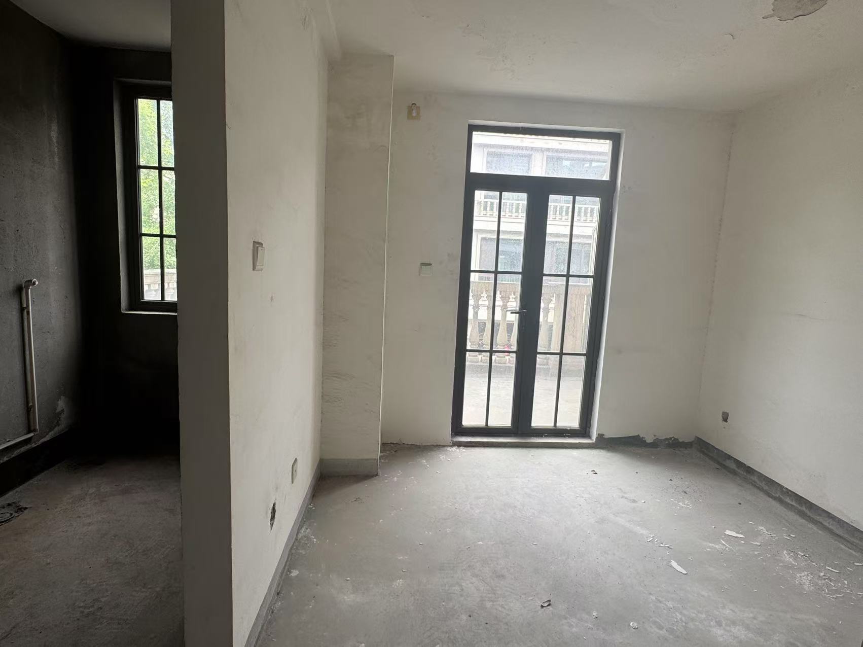 罗福宫 5室2厅4卫 394.59m&sup2;