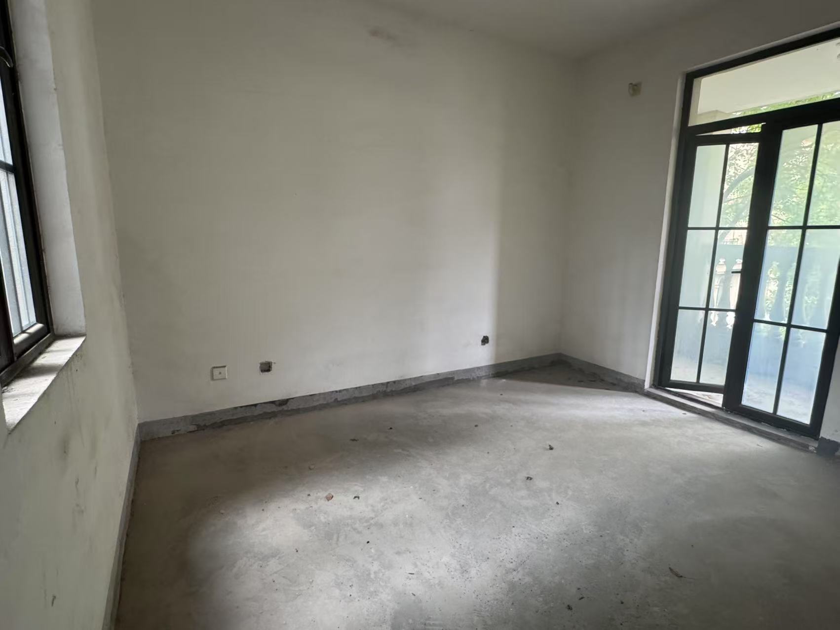 罗福宫 5室2厅4卫 394.59m&sup2;