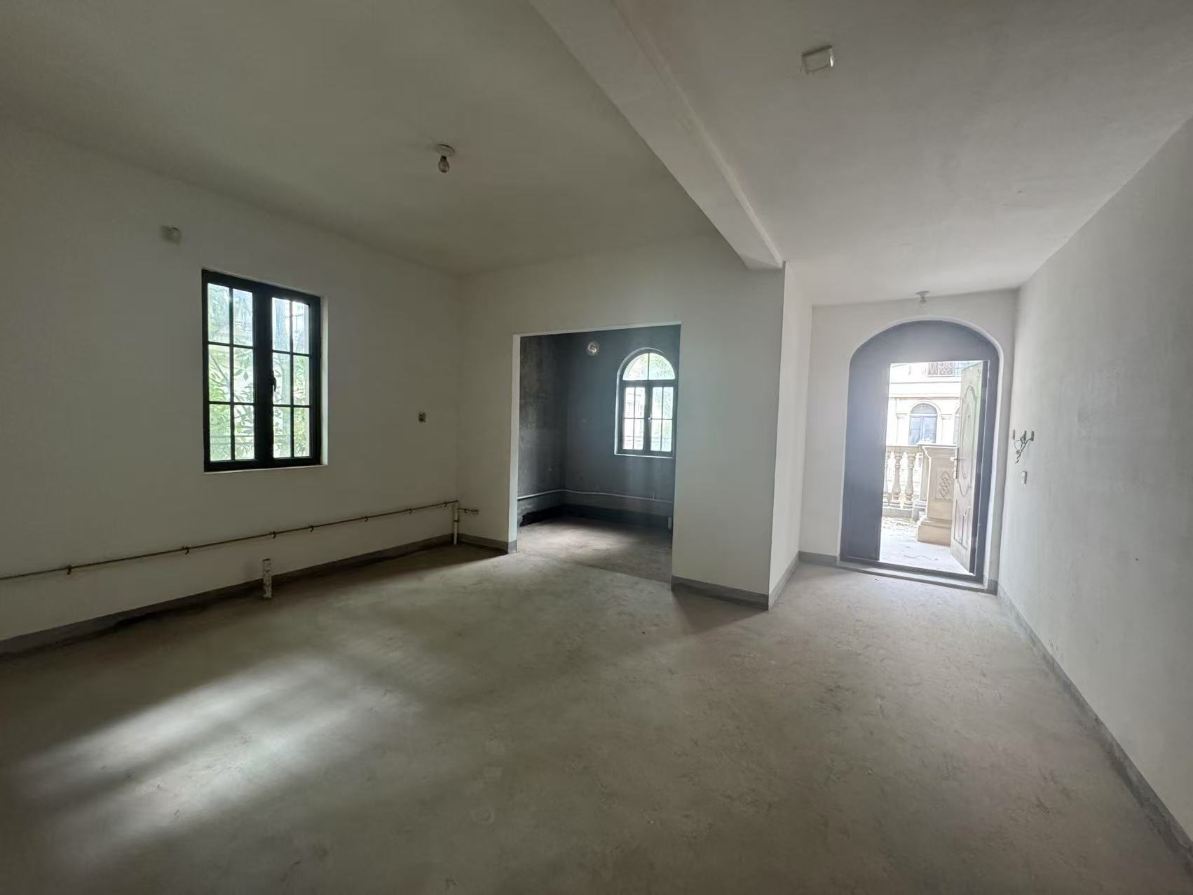 罗福宫 5室2厅4卫 394.59m²