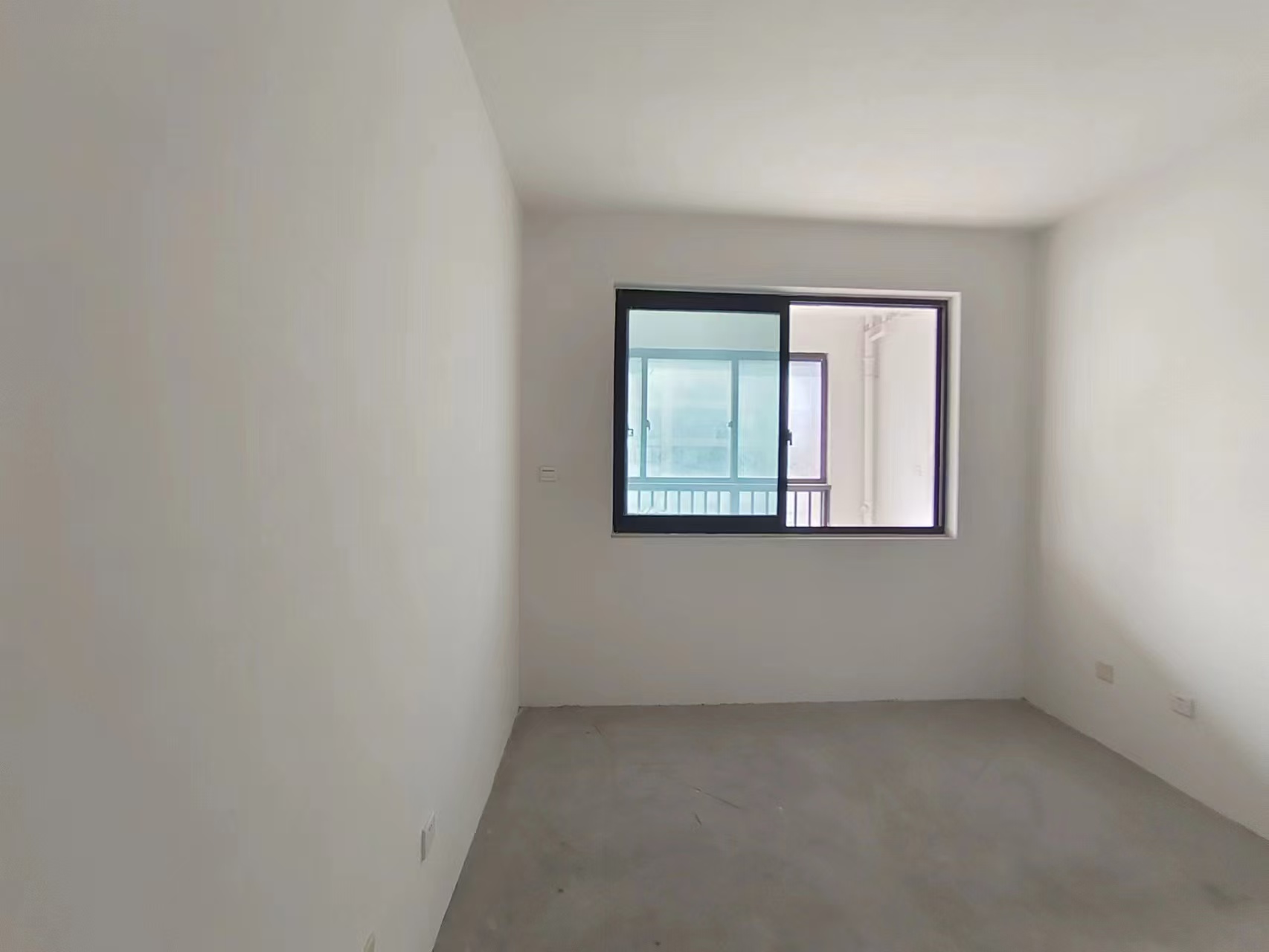 万濠山庄 3室2厅2卫 143m&sup2;
