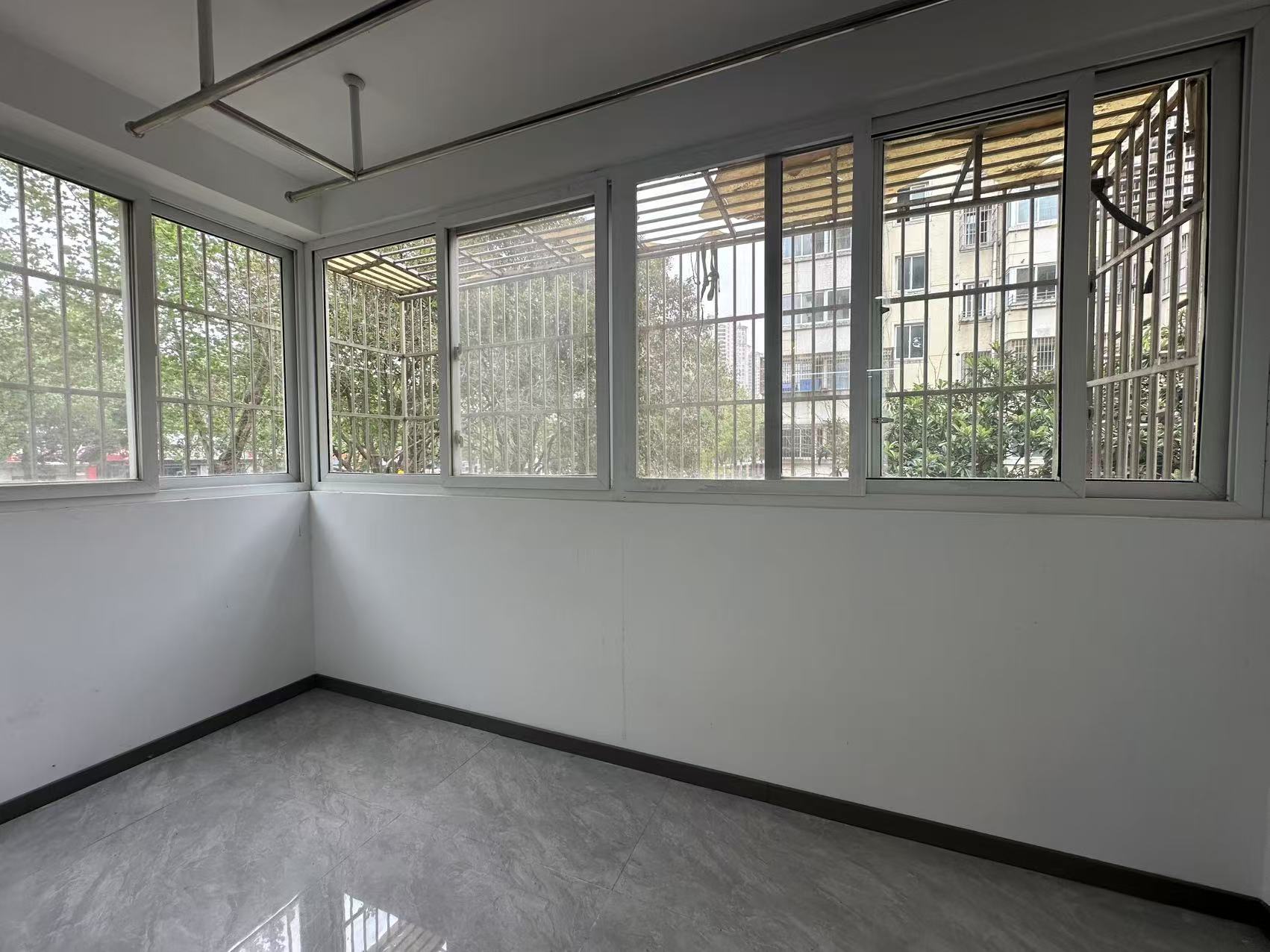 世纪新城 1室1厅1卫 68m&sup2;