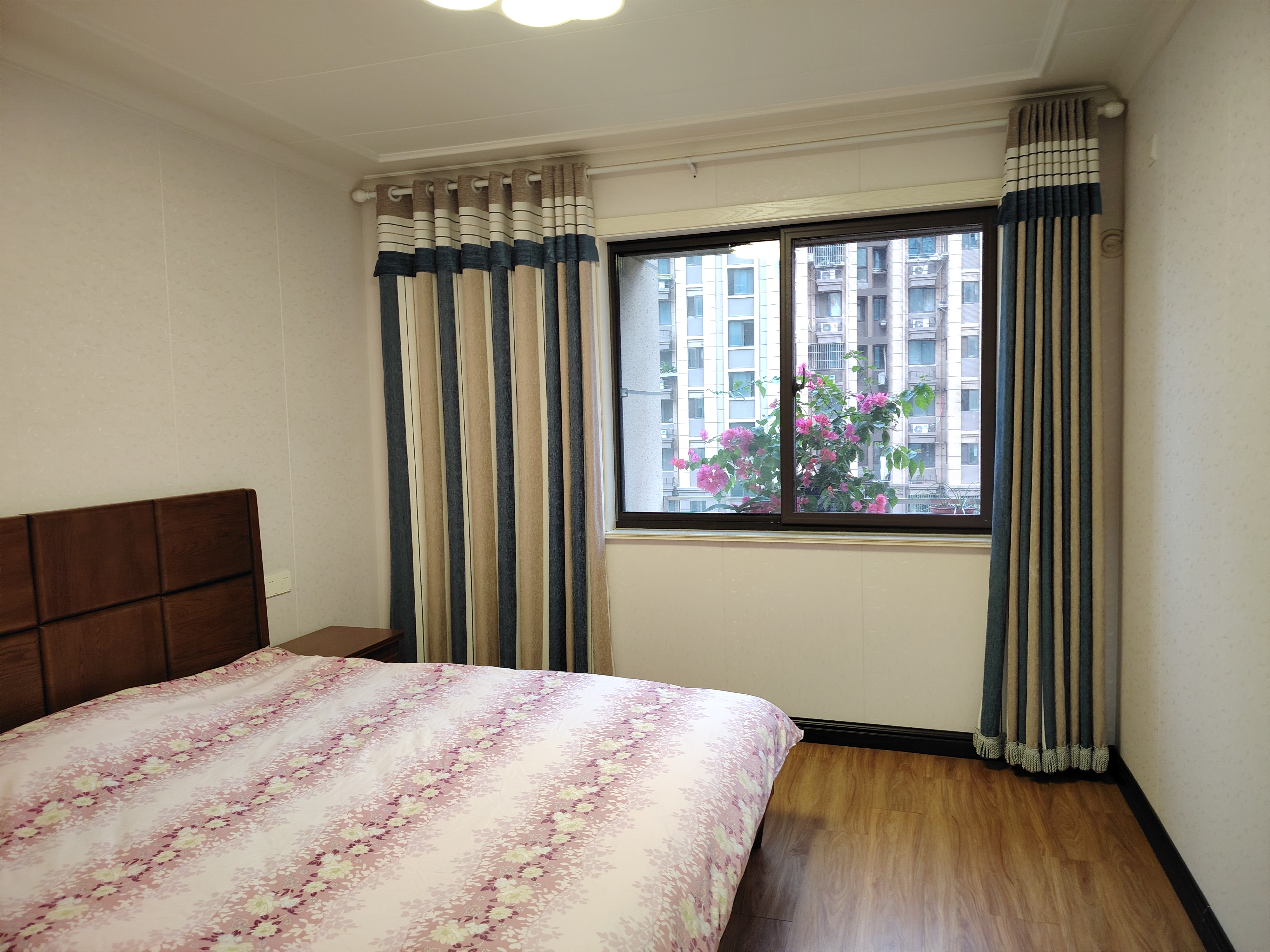外滩花苑 3室2厅1卫 115.11m&sup2;