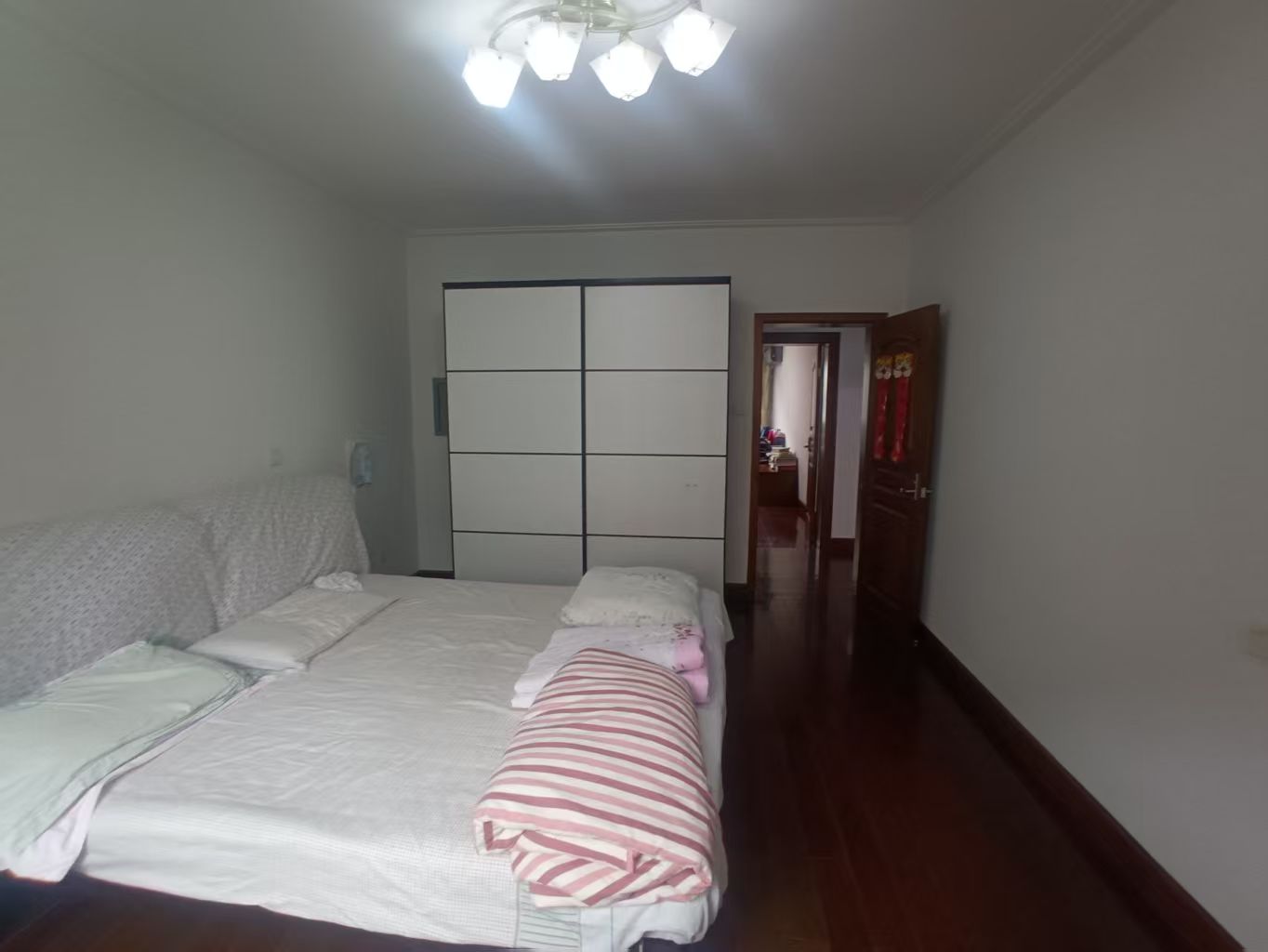 虹桥北村 3室2厅2卫 158m&sup2;
