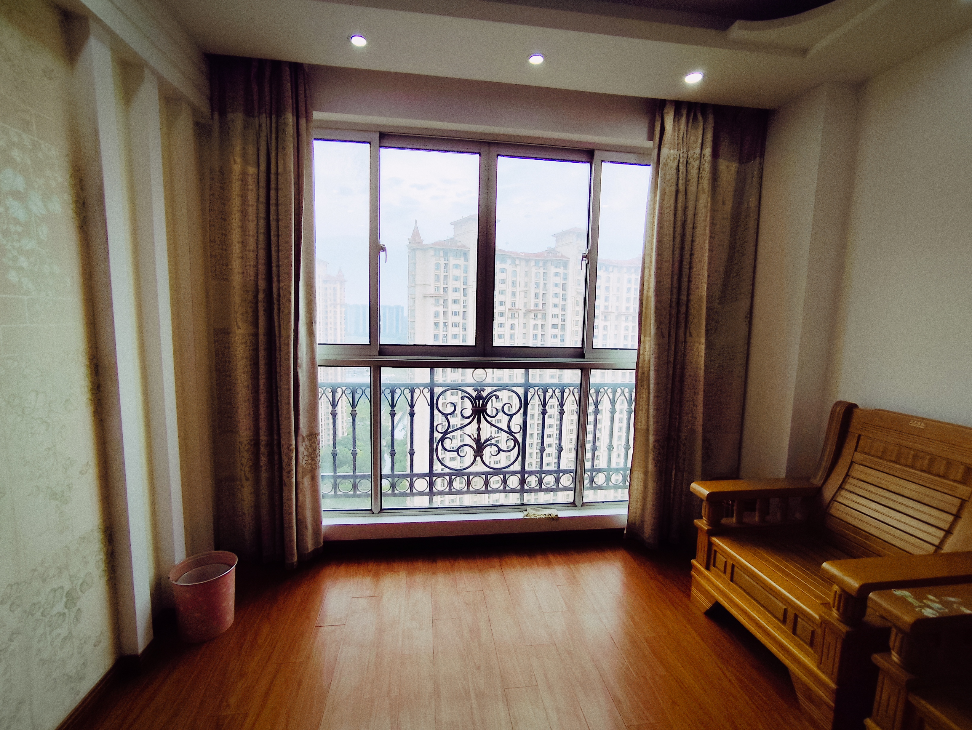 中南世纪花城二期 3室2厅1卫 102m&sup2;