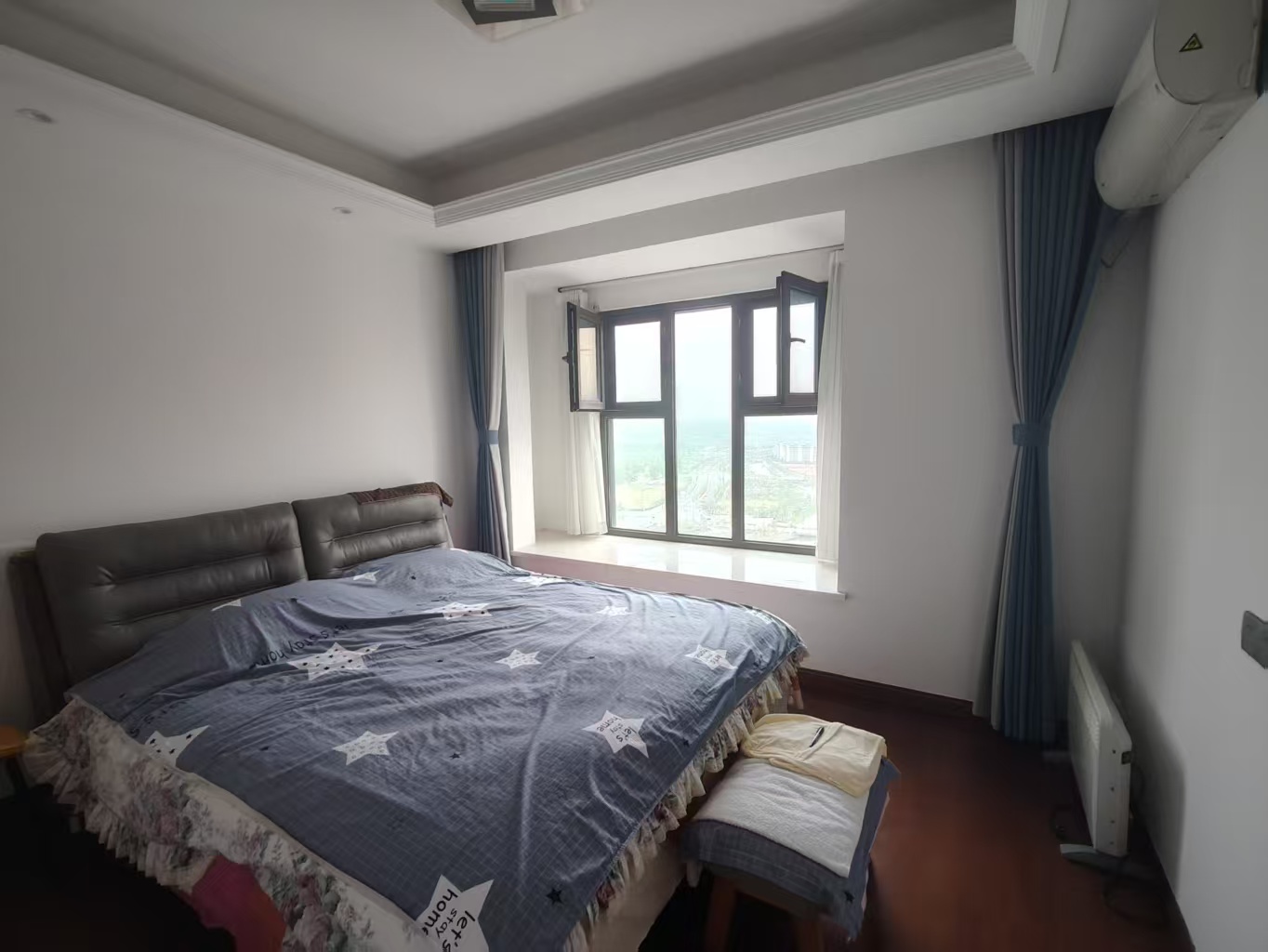 富力院士廷 4室2厅2卫 143m&sup2;