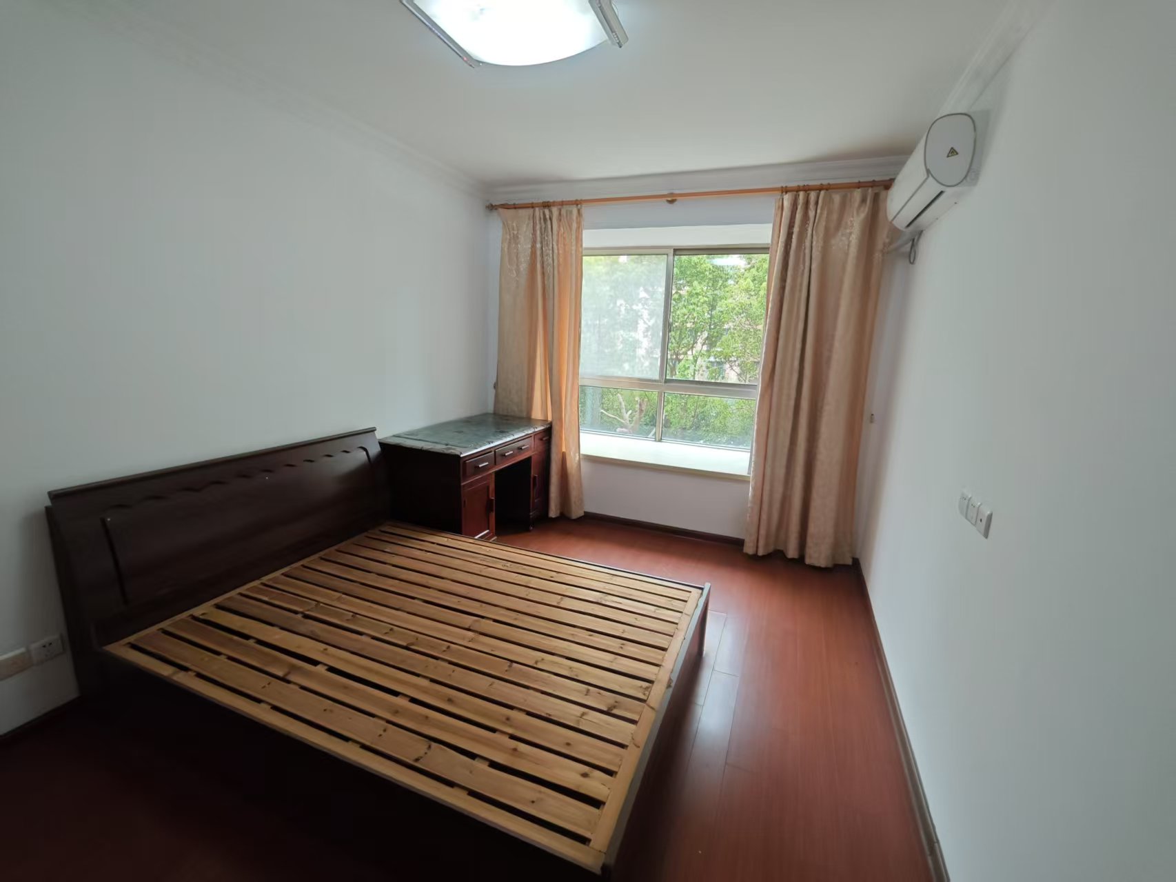 濠滨花园 3室2厅2卫 127.00m&sup2;