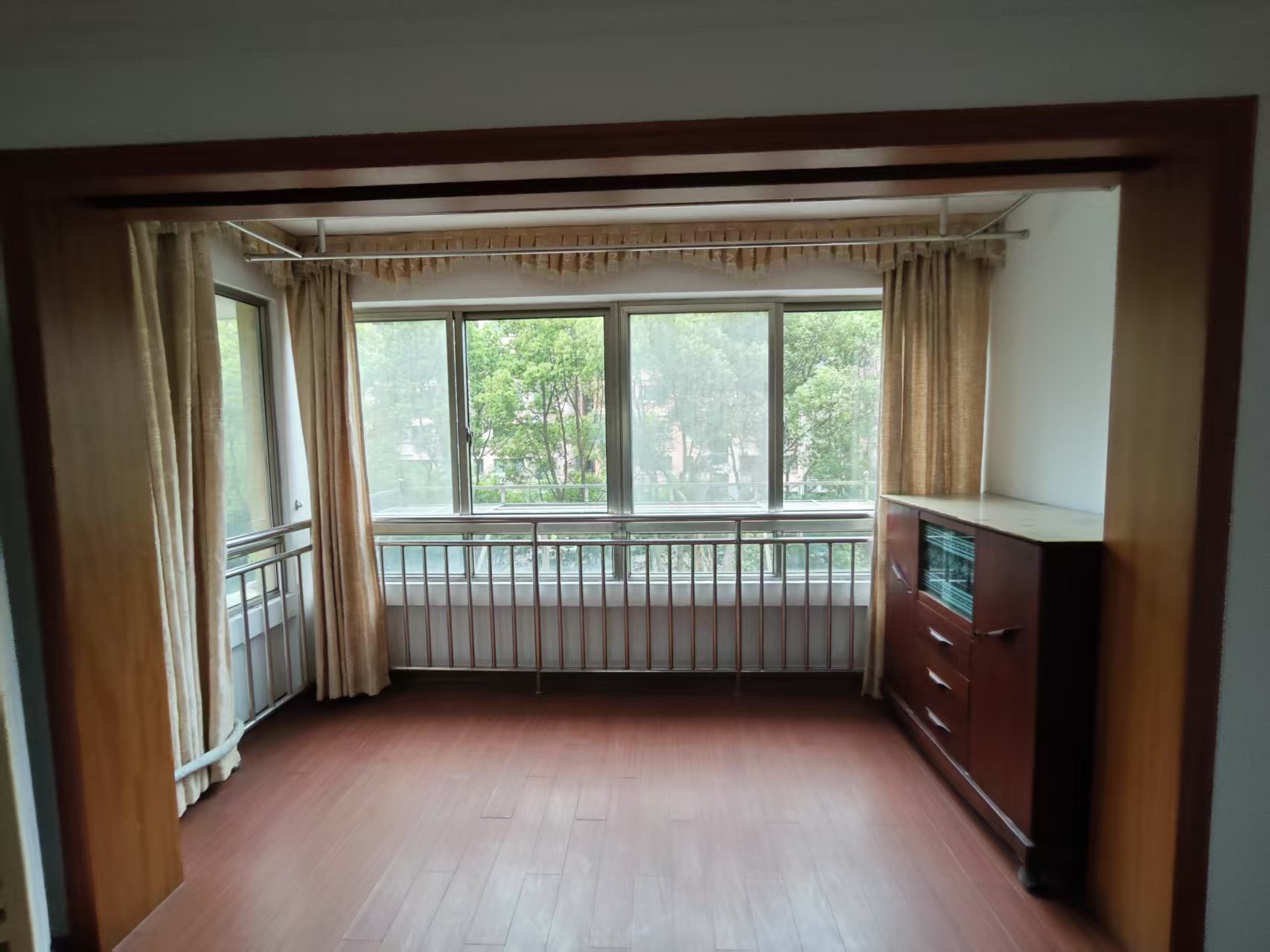 濠滨花园 3室2厅2卫 127.00m&sup2;