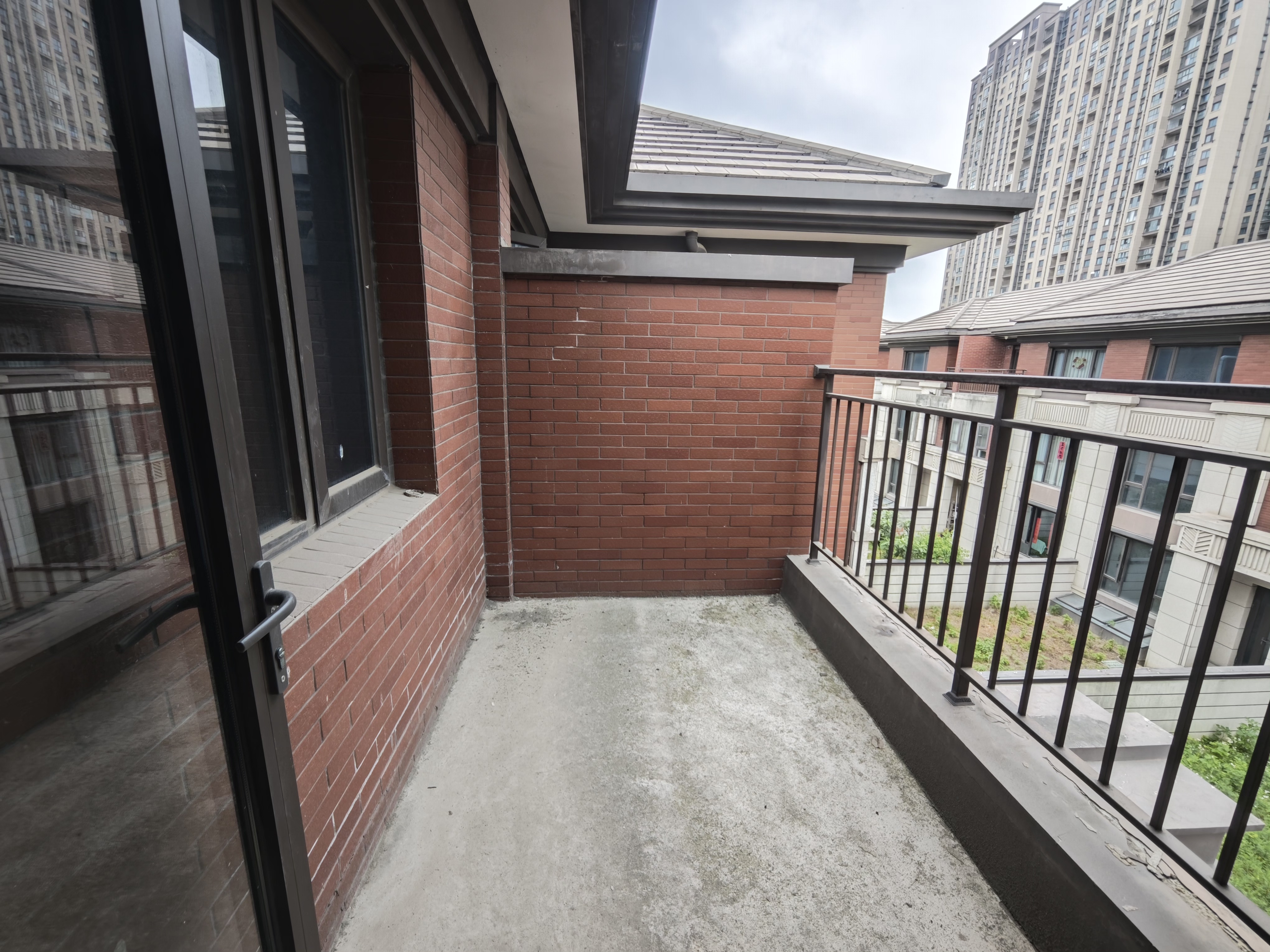 景瑞御府 3室2厅3卫 160.00m²