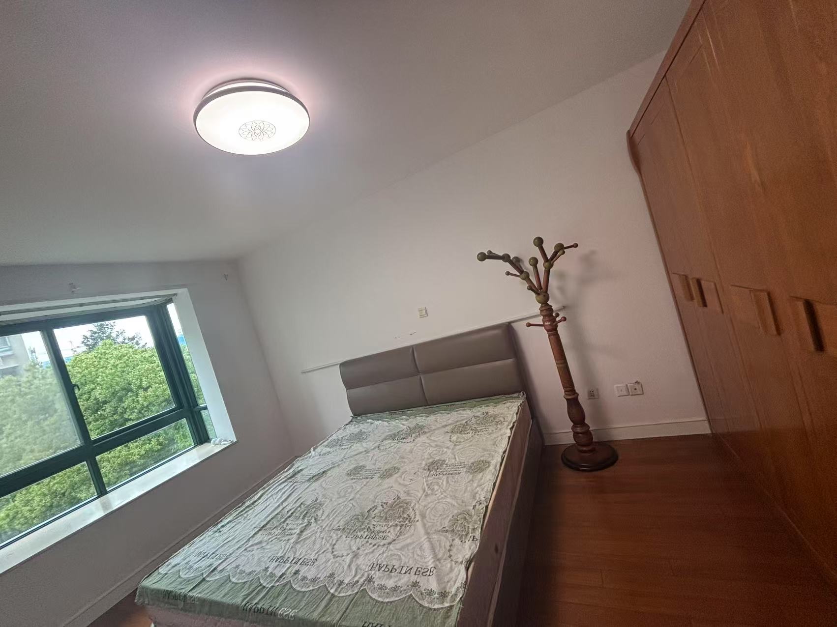 都市华城 3室2厅1卫 141m&sup2;