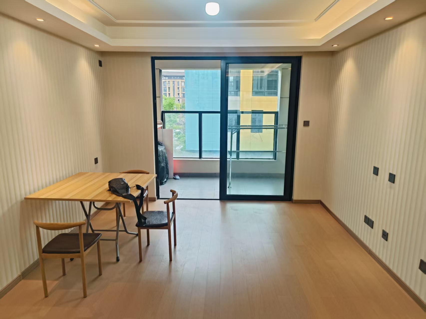 龙湖天宸源著 3室2厅1卫 98.00m&sup2;