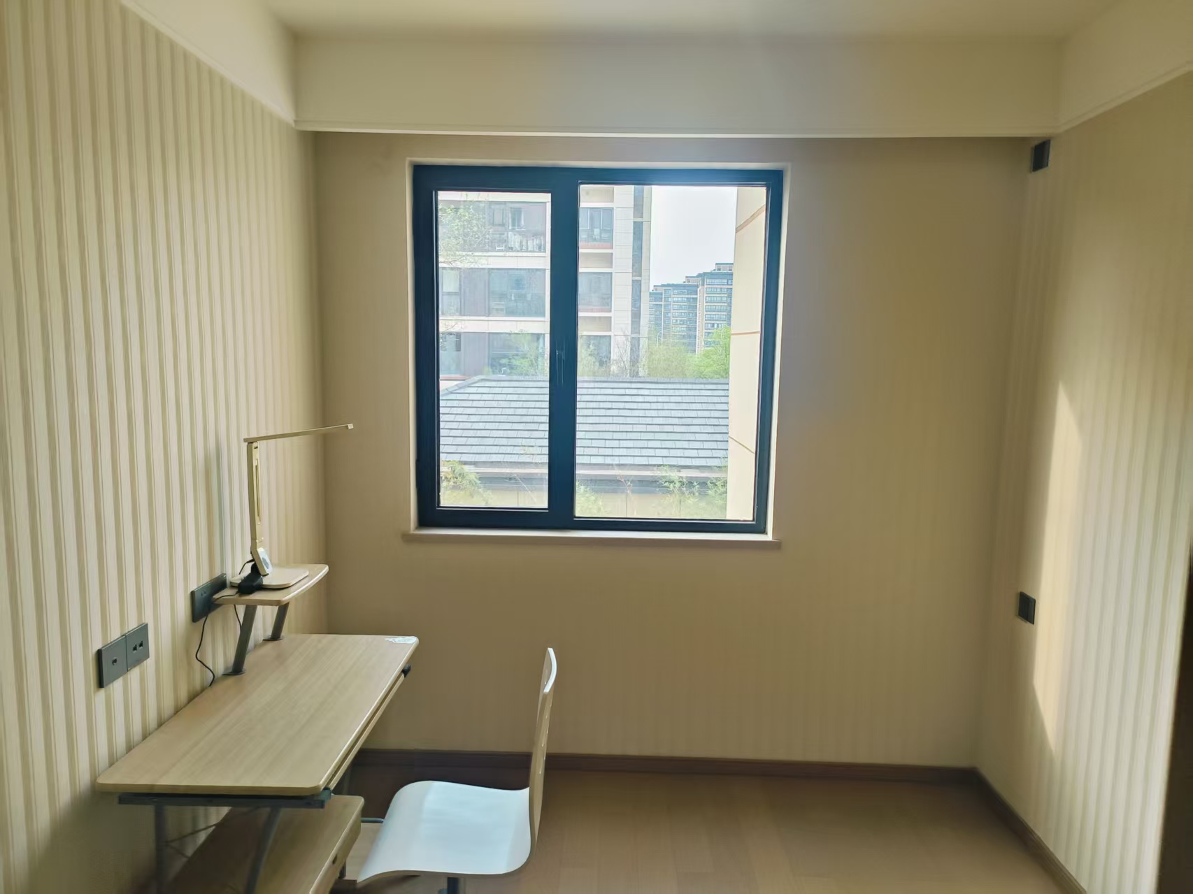 龙湖天宸源著 3室2厅1卫 98.00m&sup2;