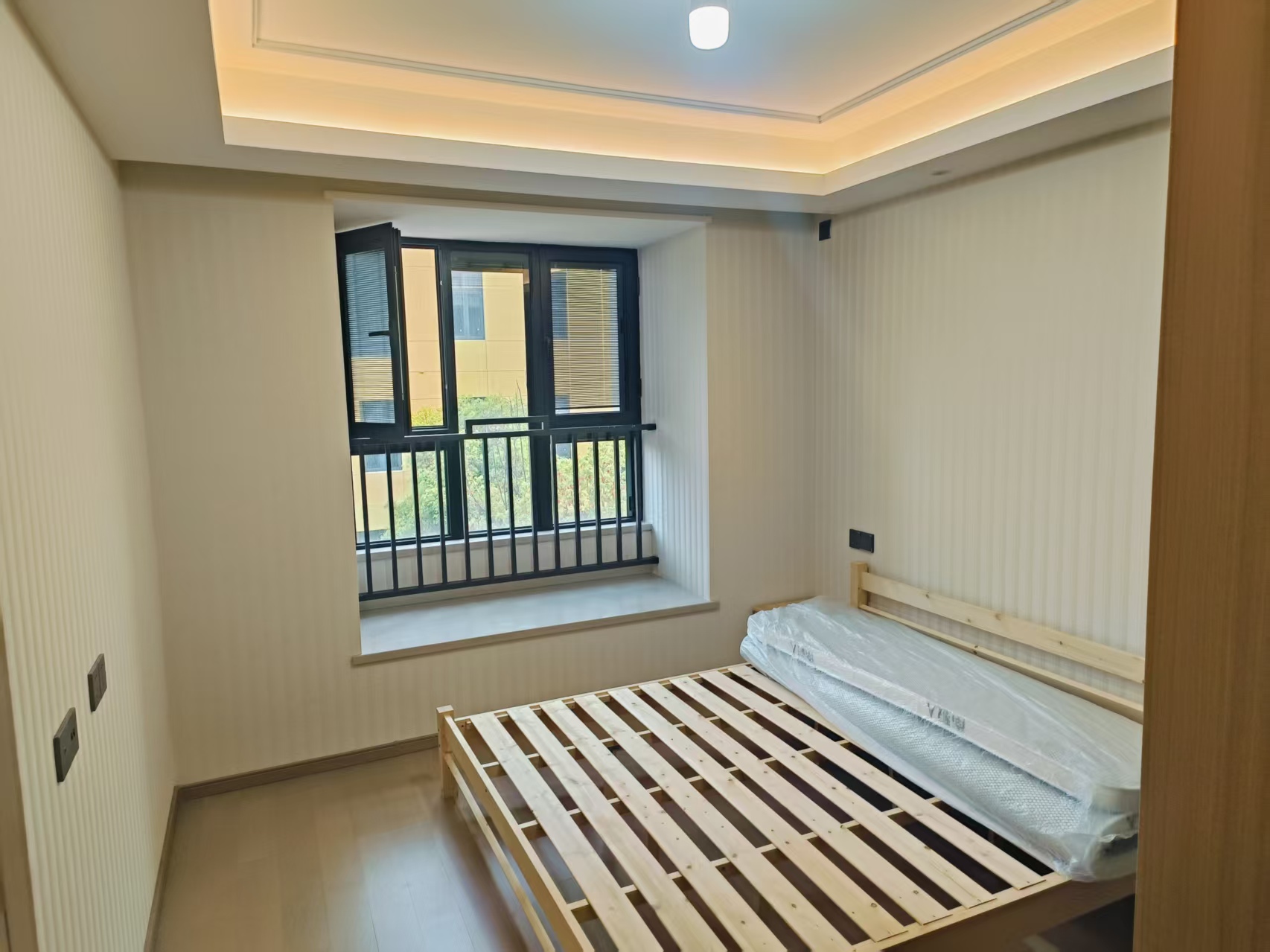 龙湖天宸源著 3室2厅1卫 98.00m&sup2;