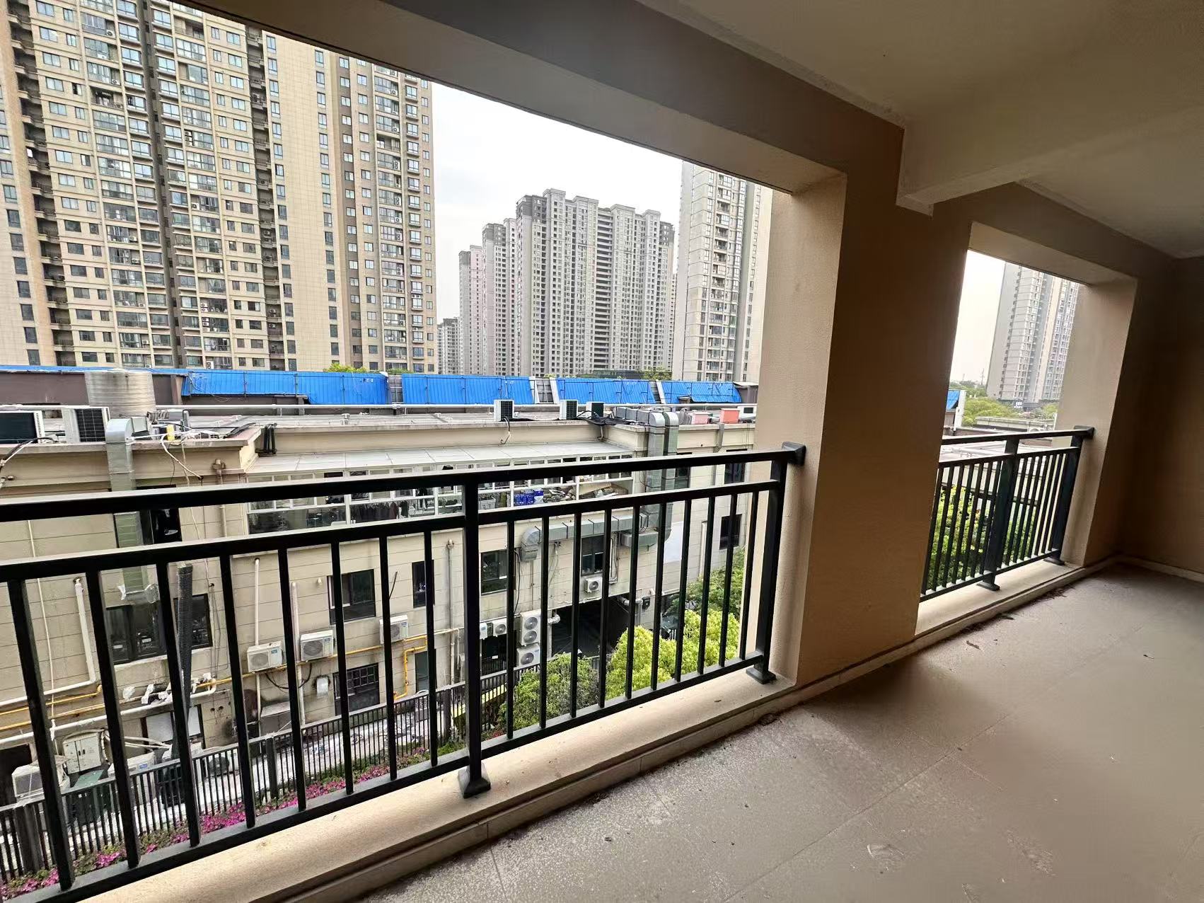 世茂九龙庭 3室2厅2卫 129.19m&sup2;