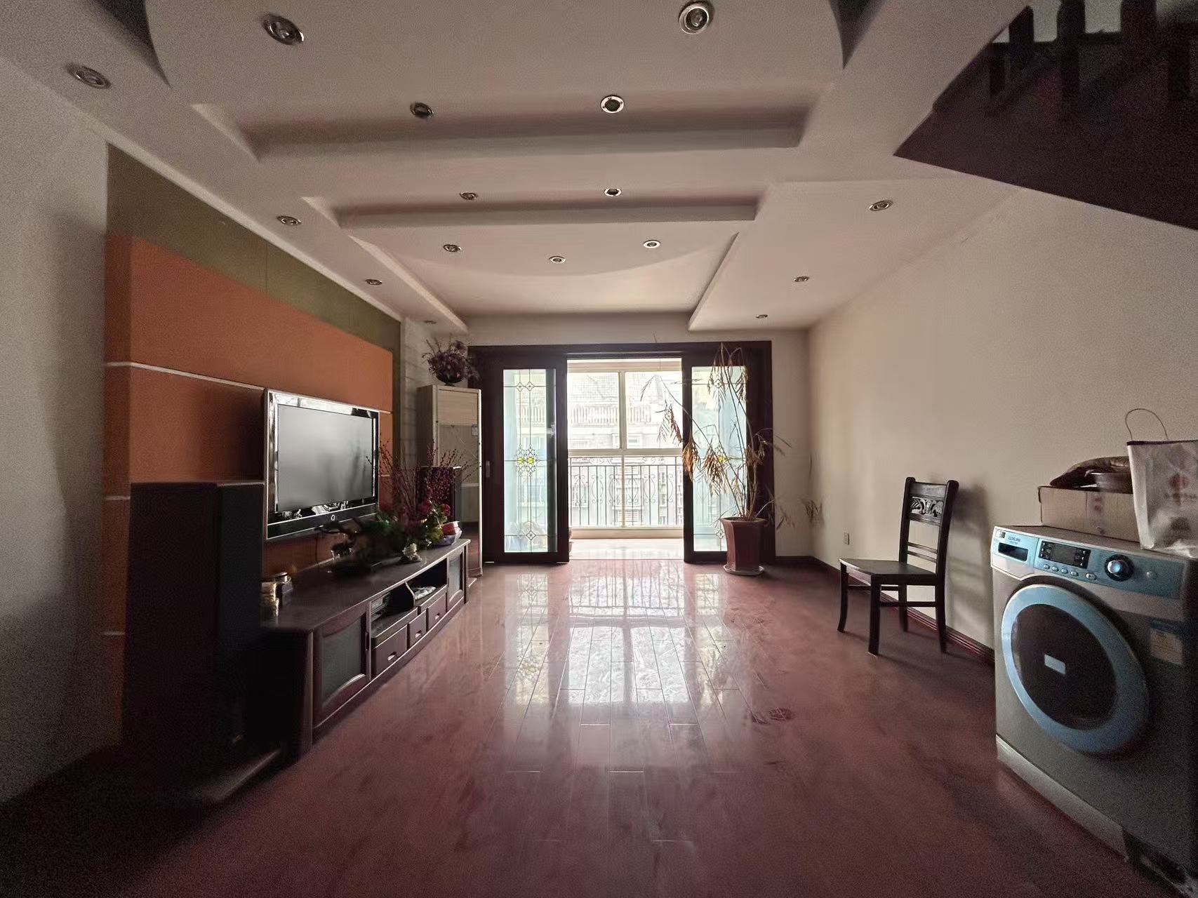 怡园锦居 5室2厅2卫 243m&sup2;