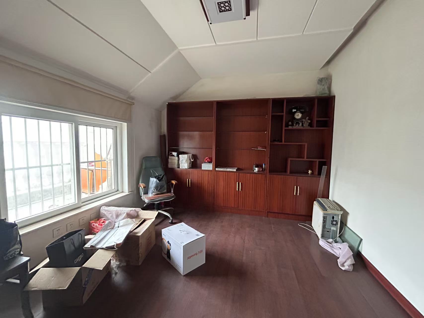 怡园锦居 5室2厅2卫 243m&sup2;