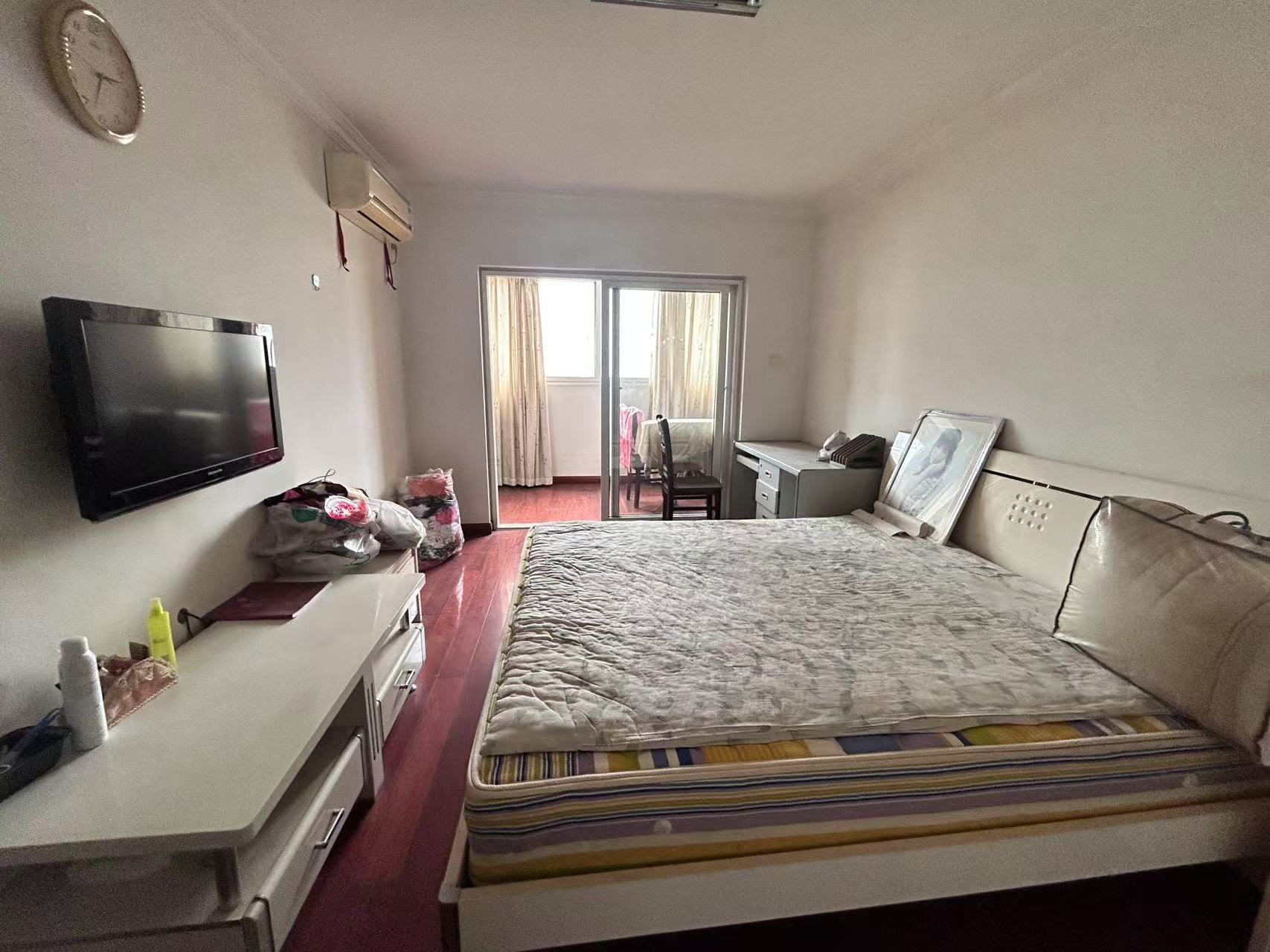 怡园锦居 5室2厅2卫 243m&sup2;