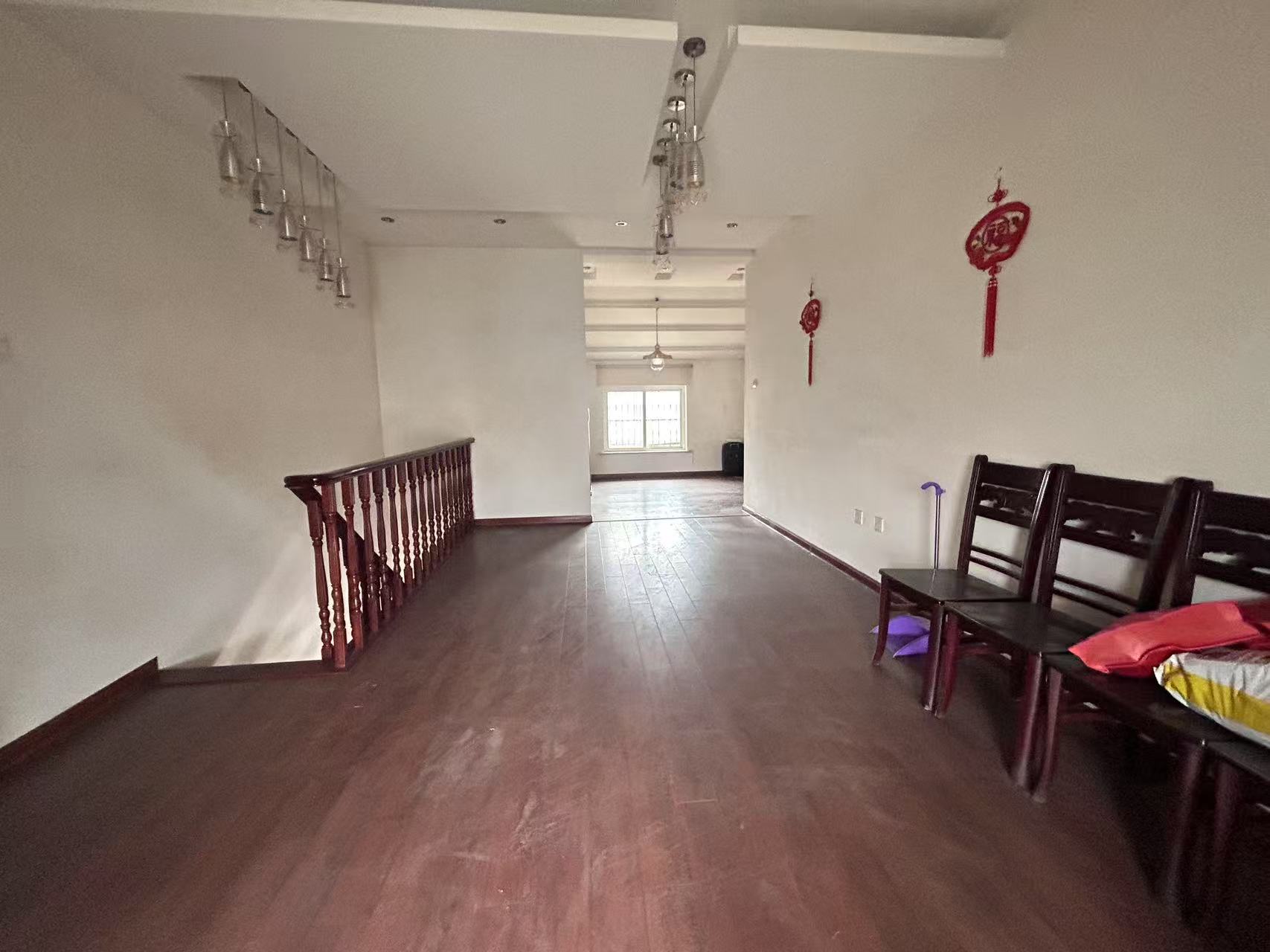 怡园锦居 5室2厅2卫 243m&sup2;