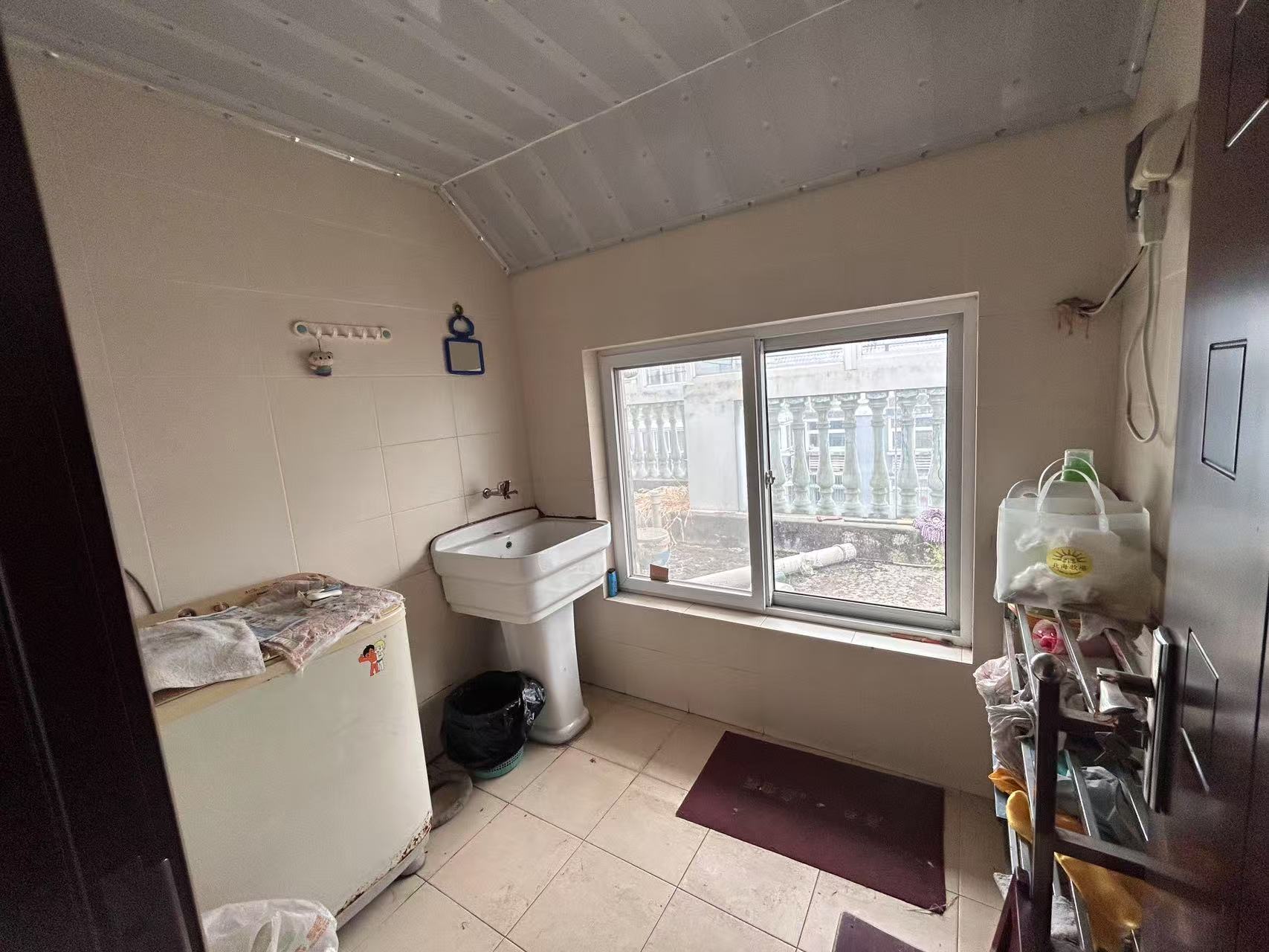 怡园锦居 5室2厅2卫 243m&sup2;