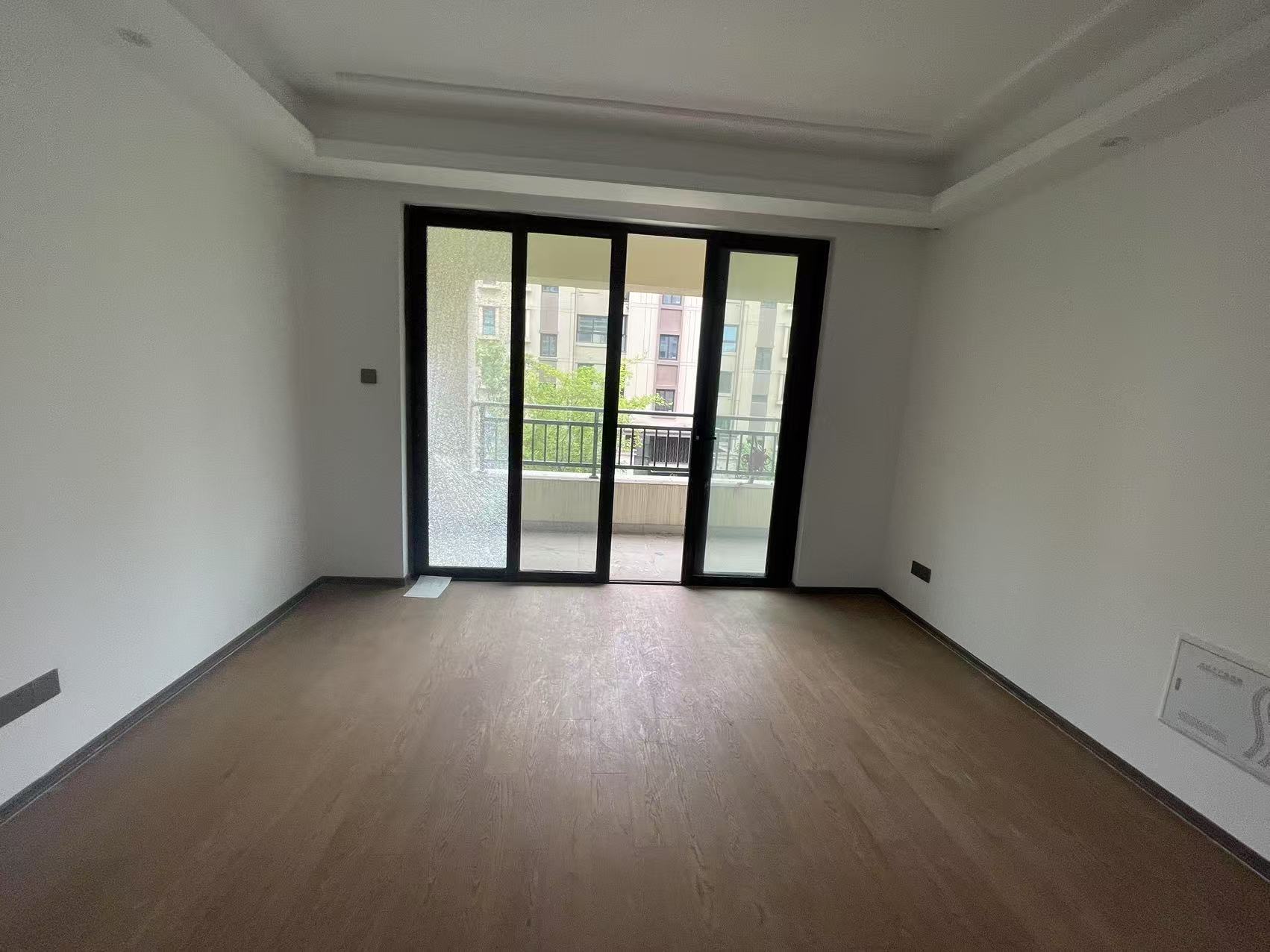 春风南岸东园 5室2厅2卫 142m²