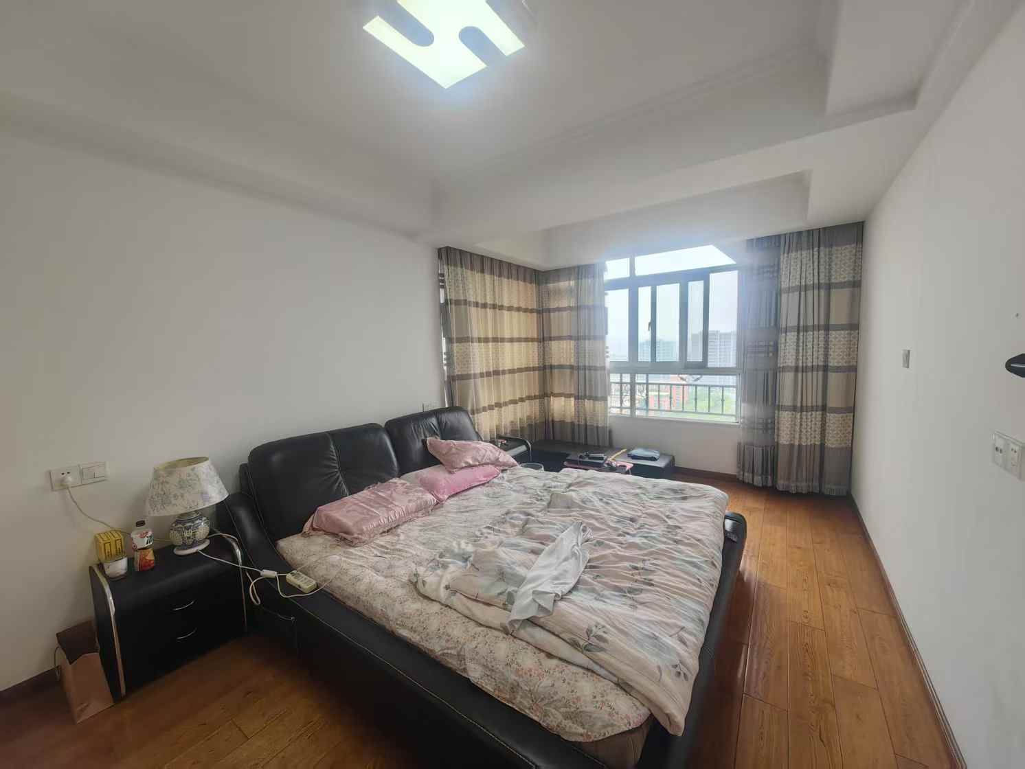 冠城大通棕榈湾 3室2厅2卫 130m&sup2;