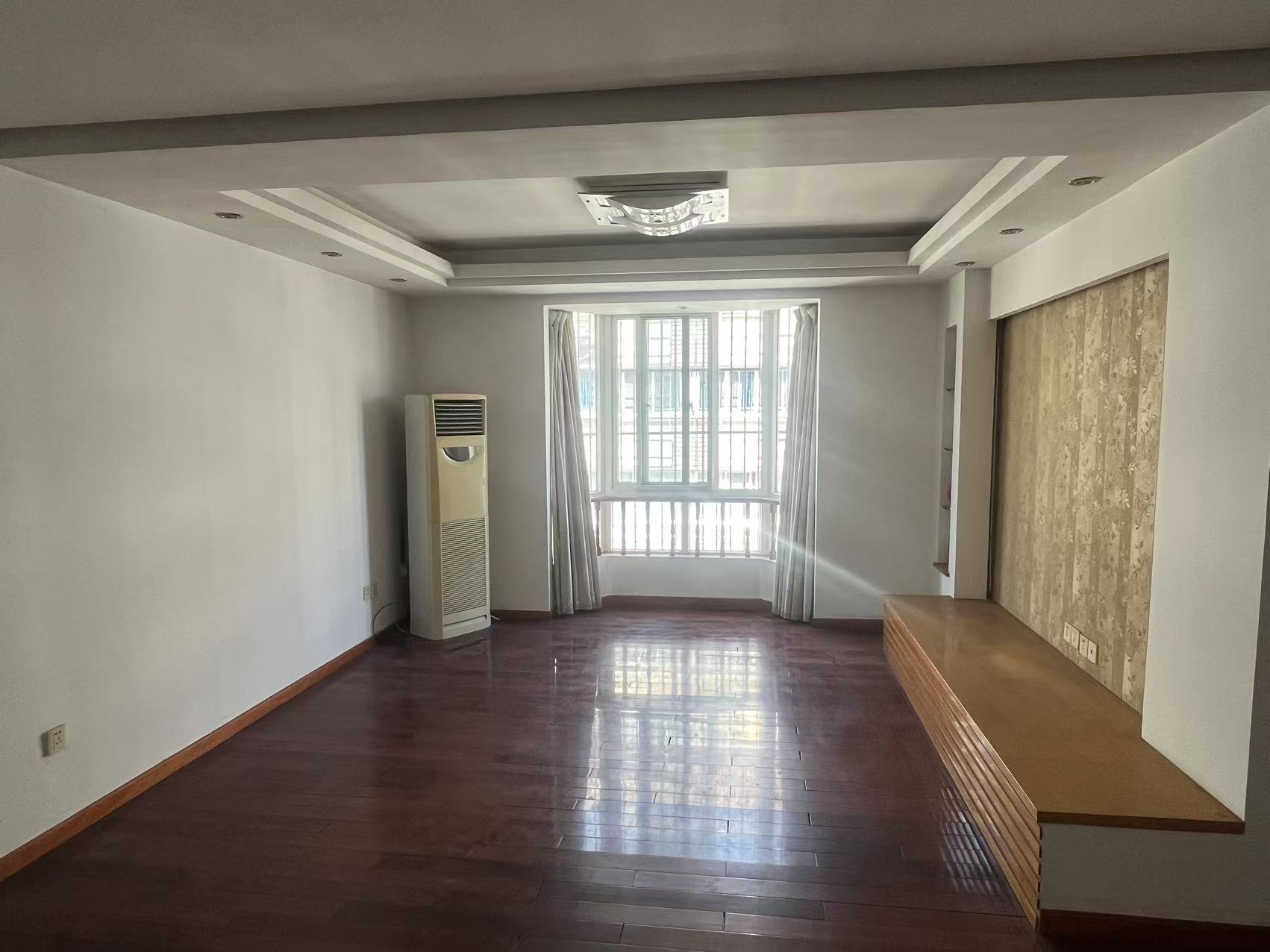 外滩小区 3室2厅2卫 125m&sup2;