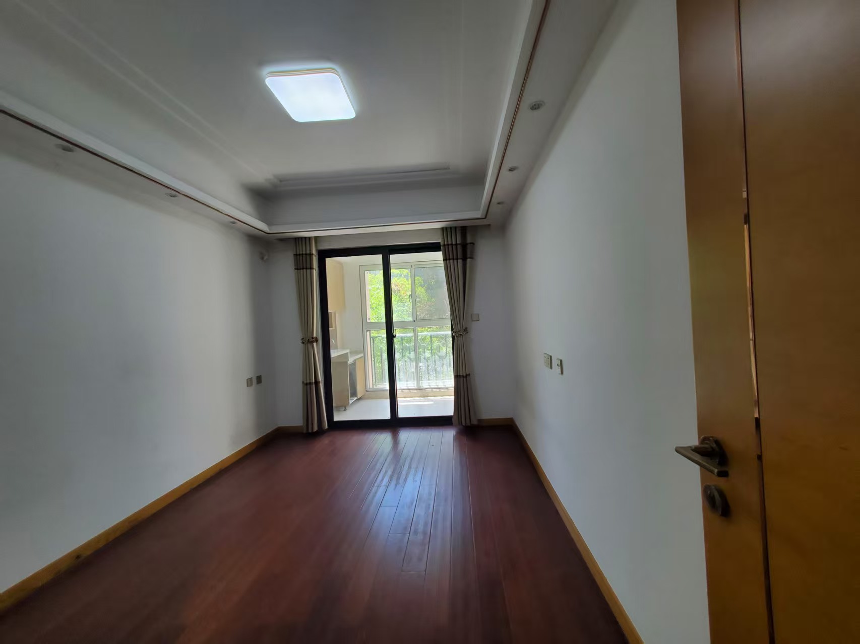 中南世纪花城三期 3室2厅2卫 133m&sup2;